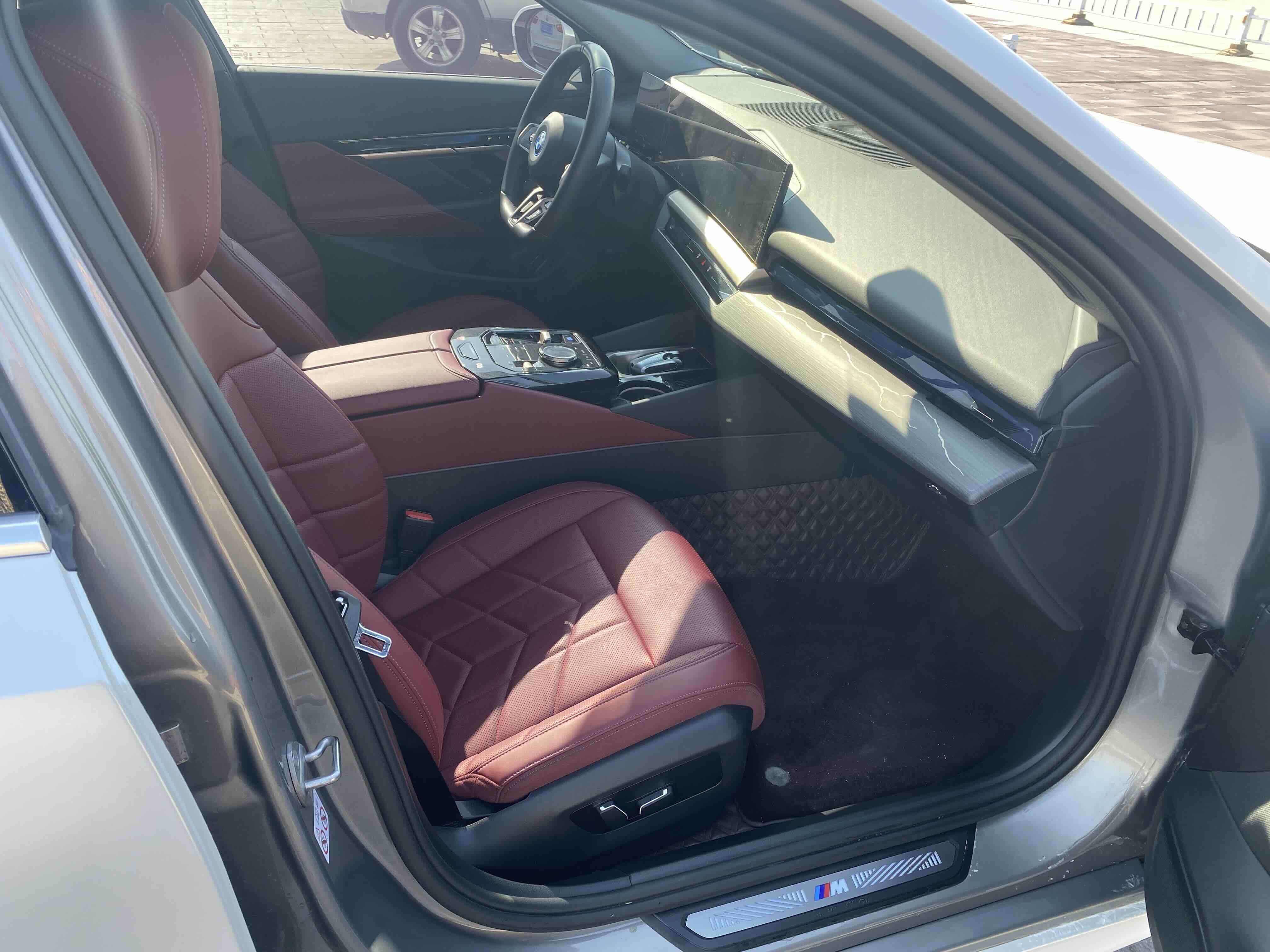 BMW i5 2024 car image #11
