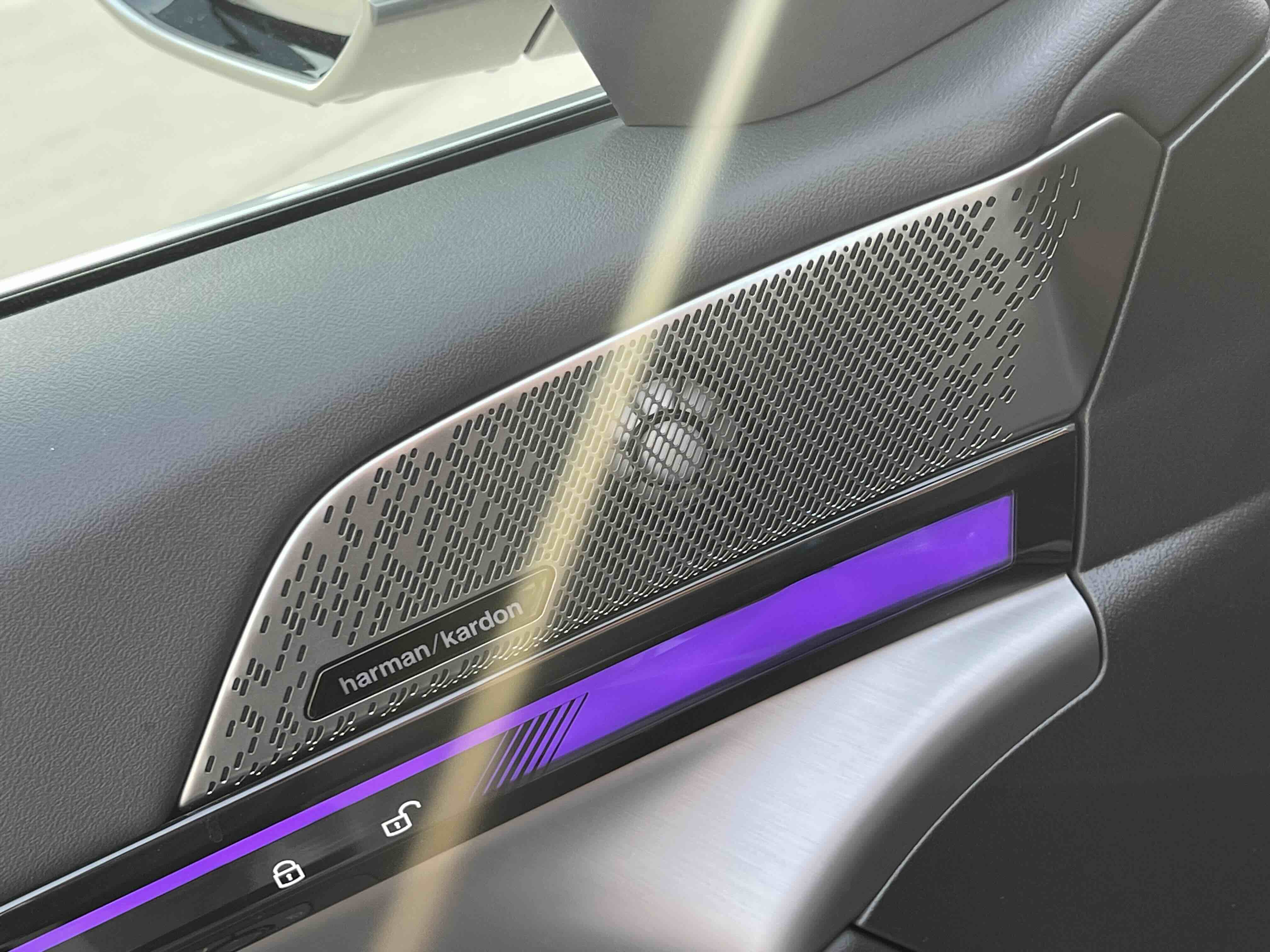 BMW i5 2025 car image #11