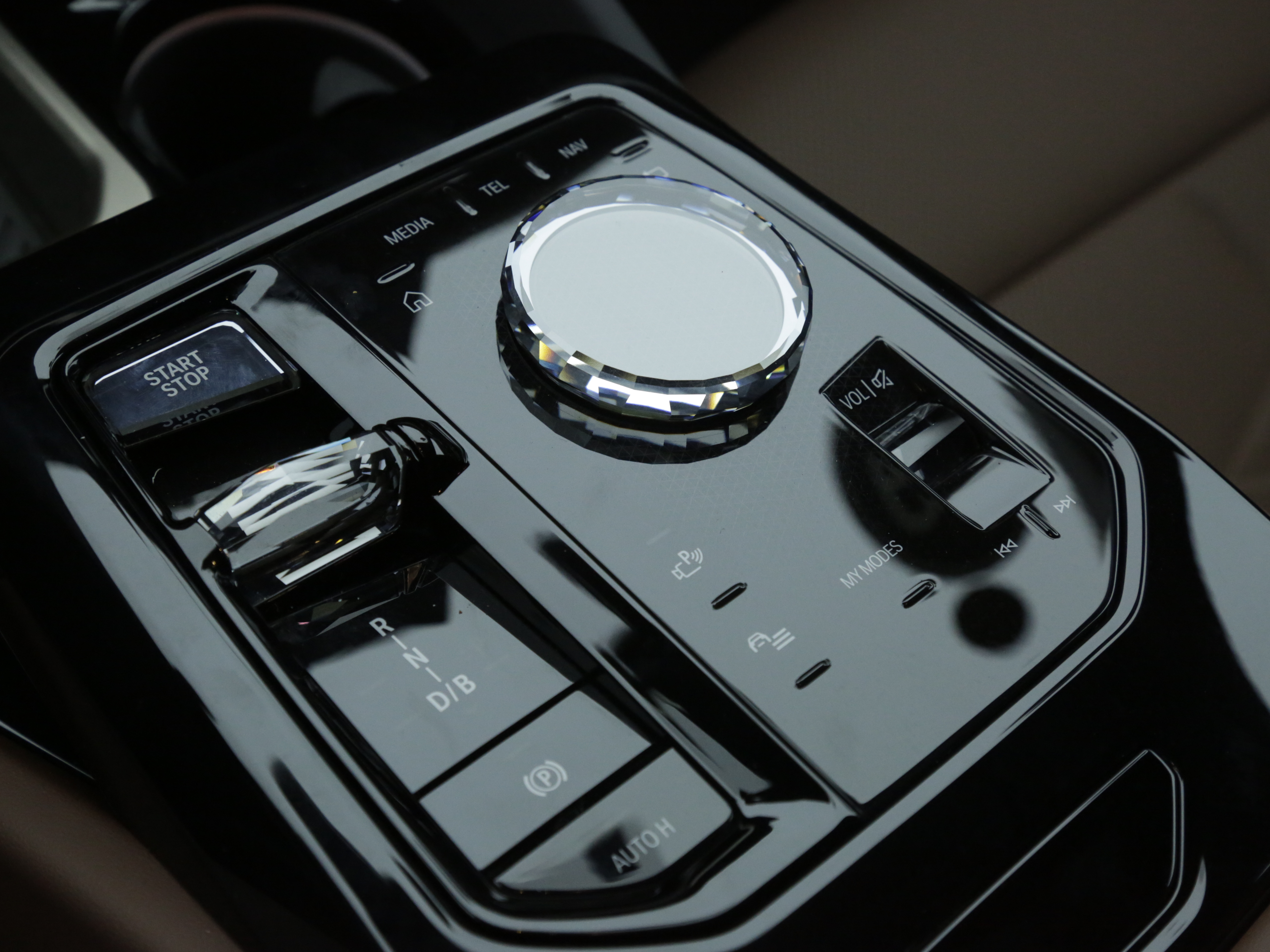 BMW i5 2025 car image #11