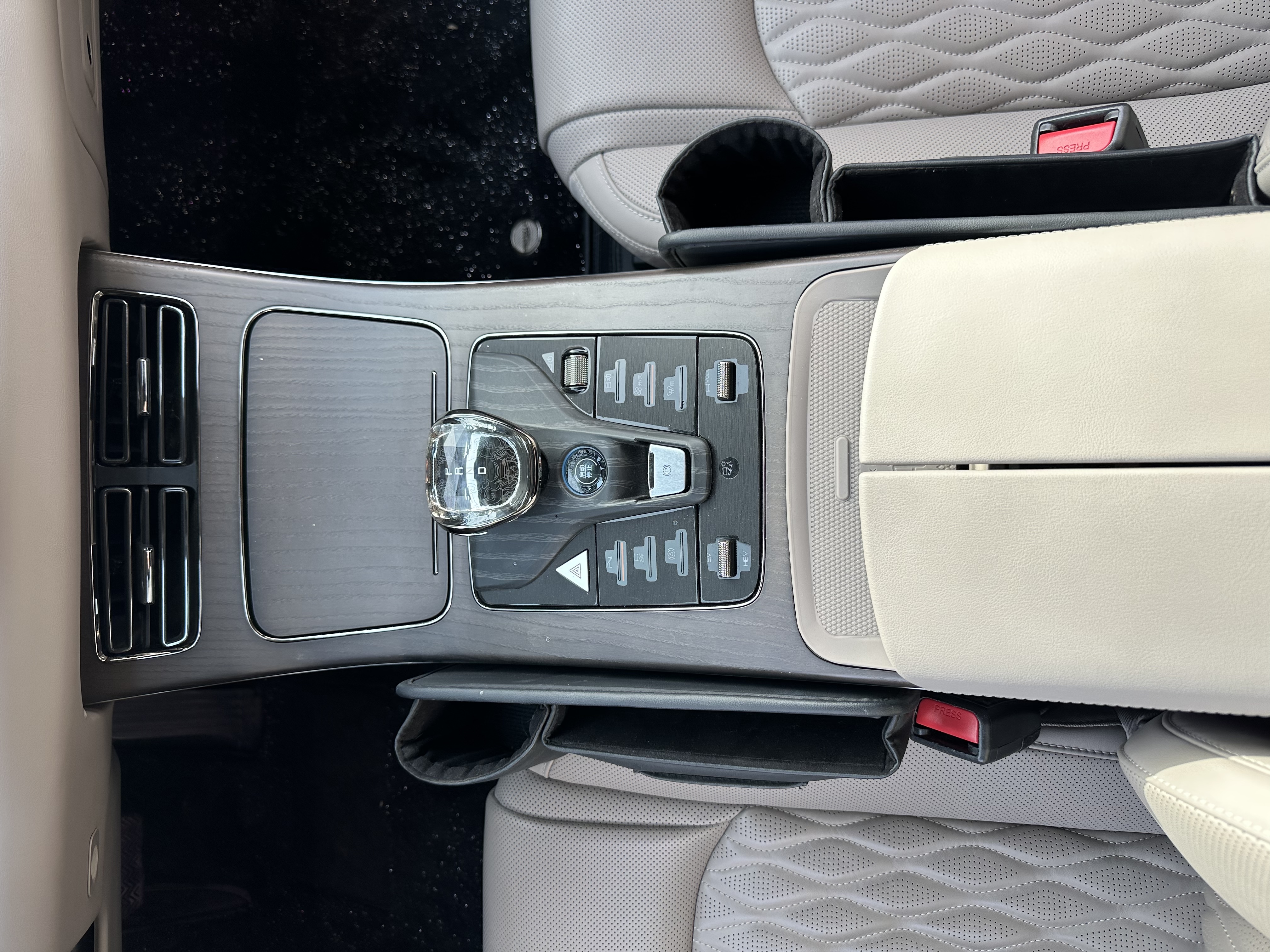 BYD Han 2024 immagine di auto #11