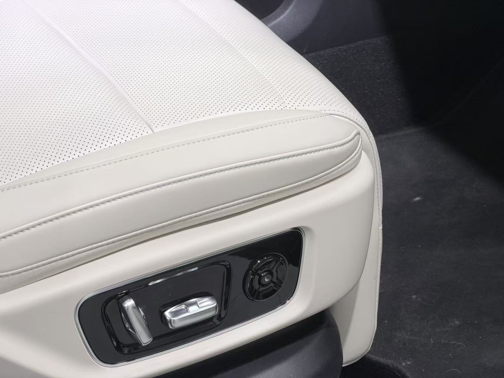 理想汽车 理想MEGA 2024 汽车图片 #11