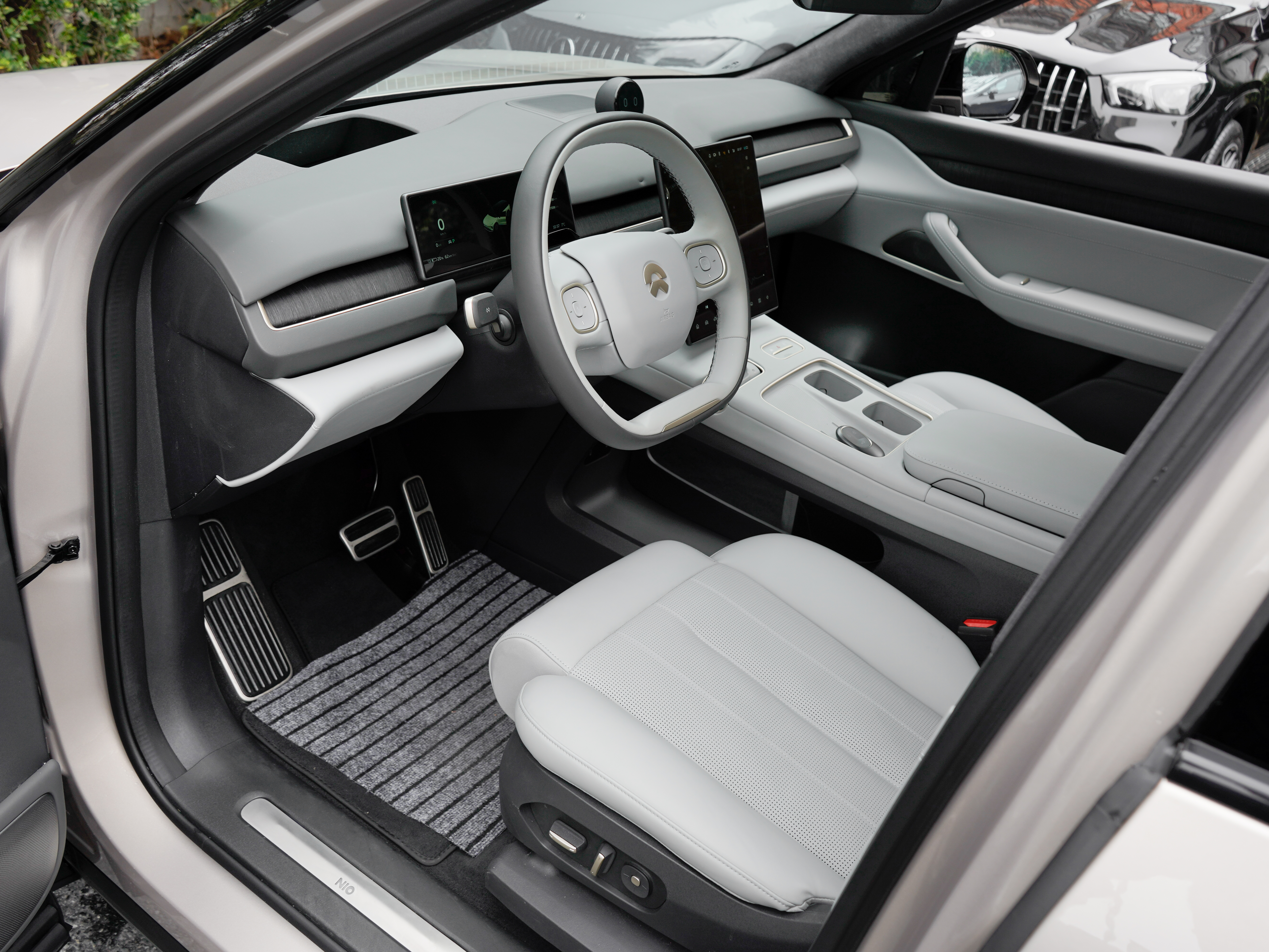 NIO ES8 2024 изображение автомобиля #11