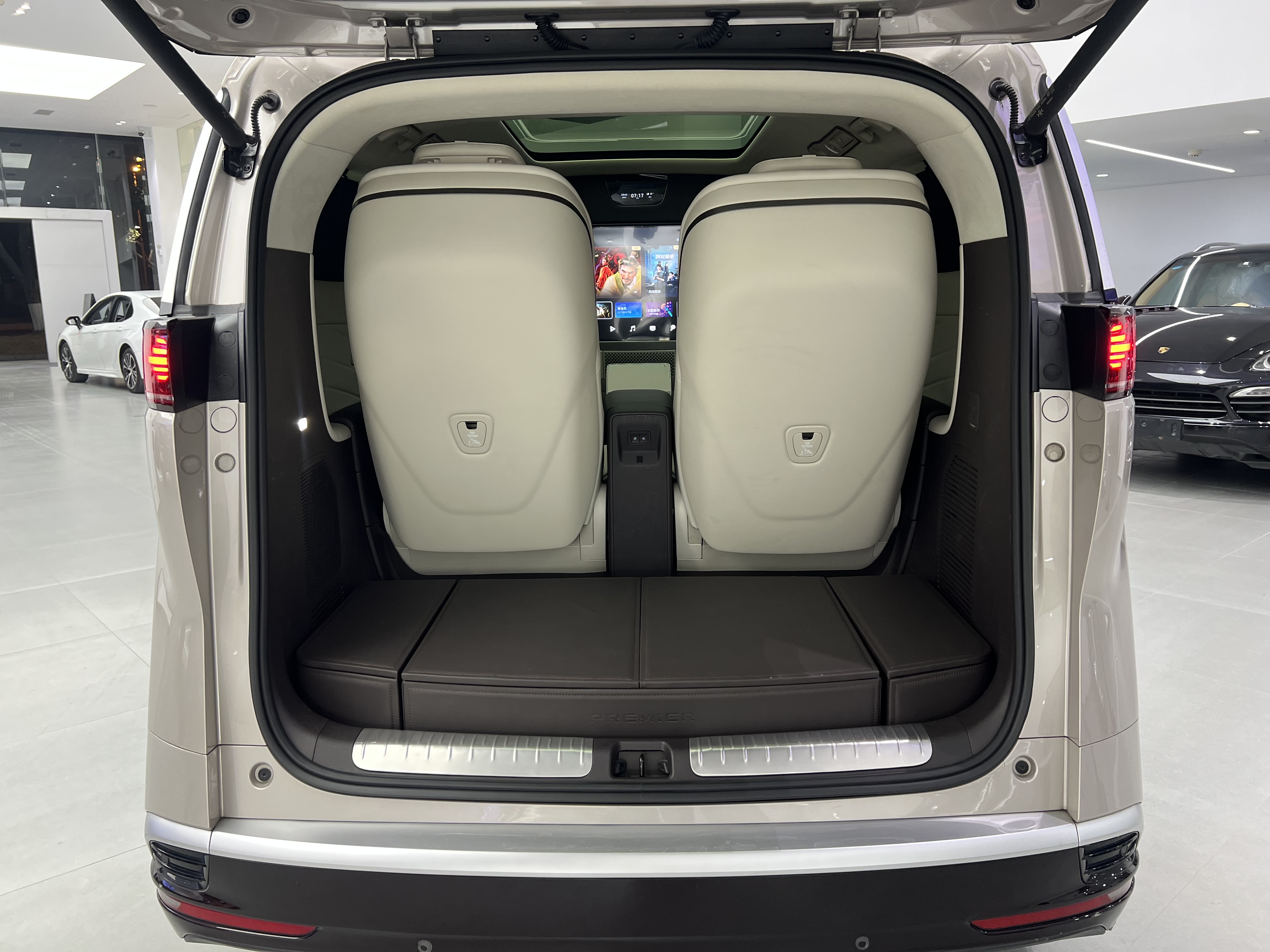 Denza D9 2024 #11 Denza D9 2024 car image #11