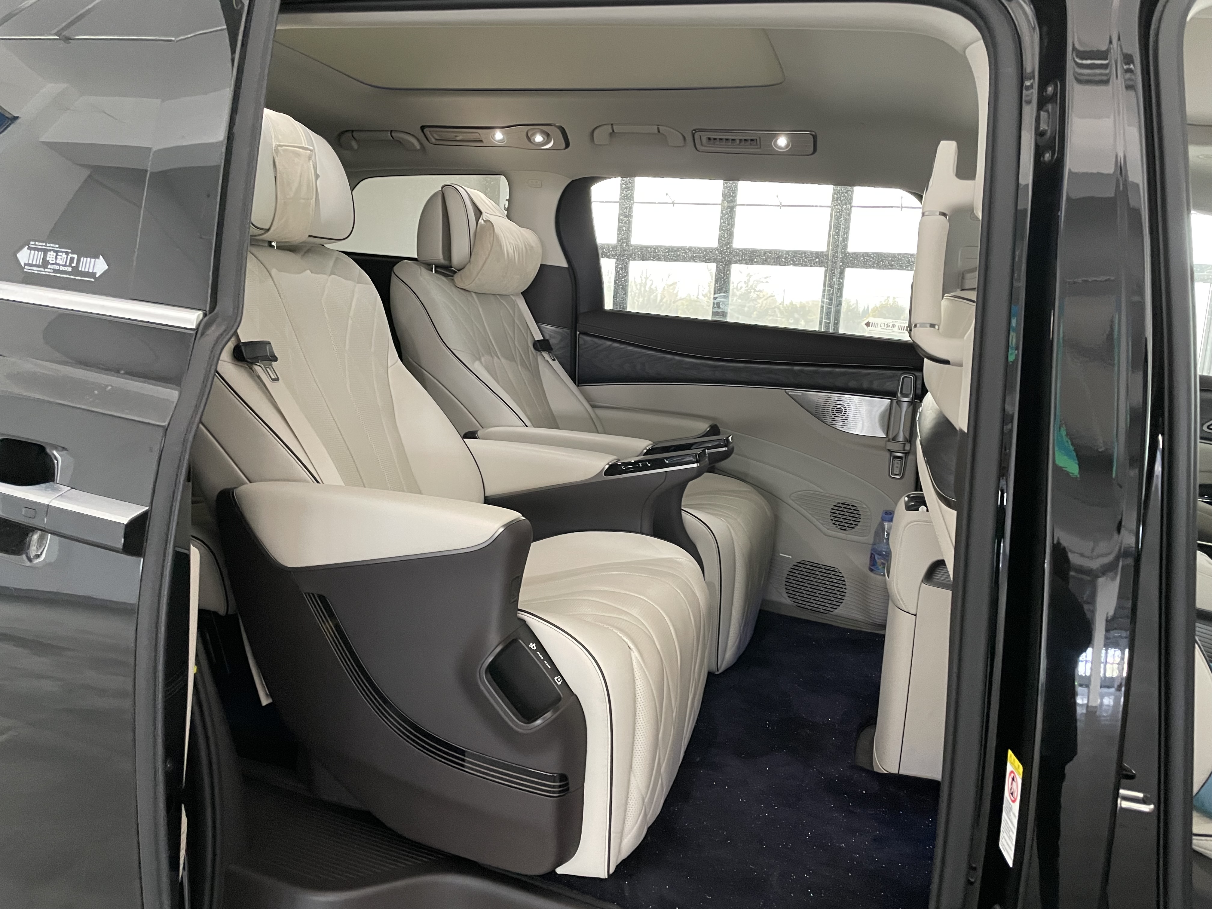 Denza X 2025 car image #11