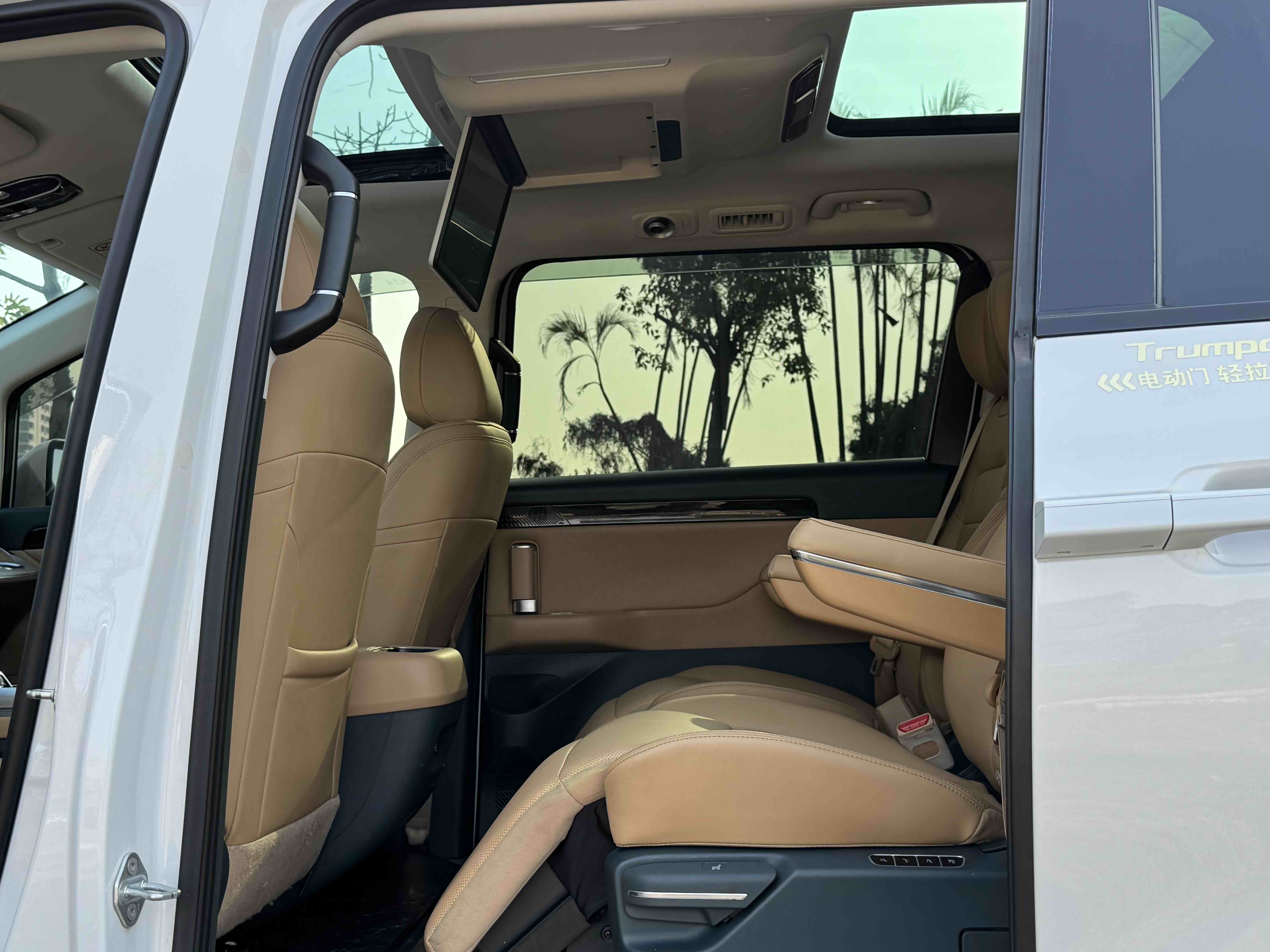 GAC Trumpchi E8 New Energy 2024 car image #11