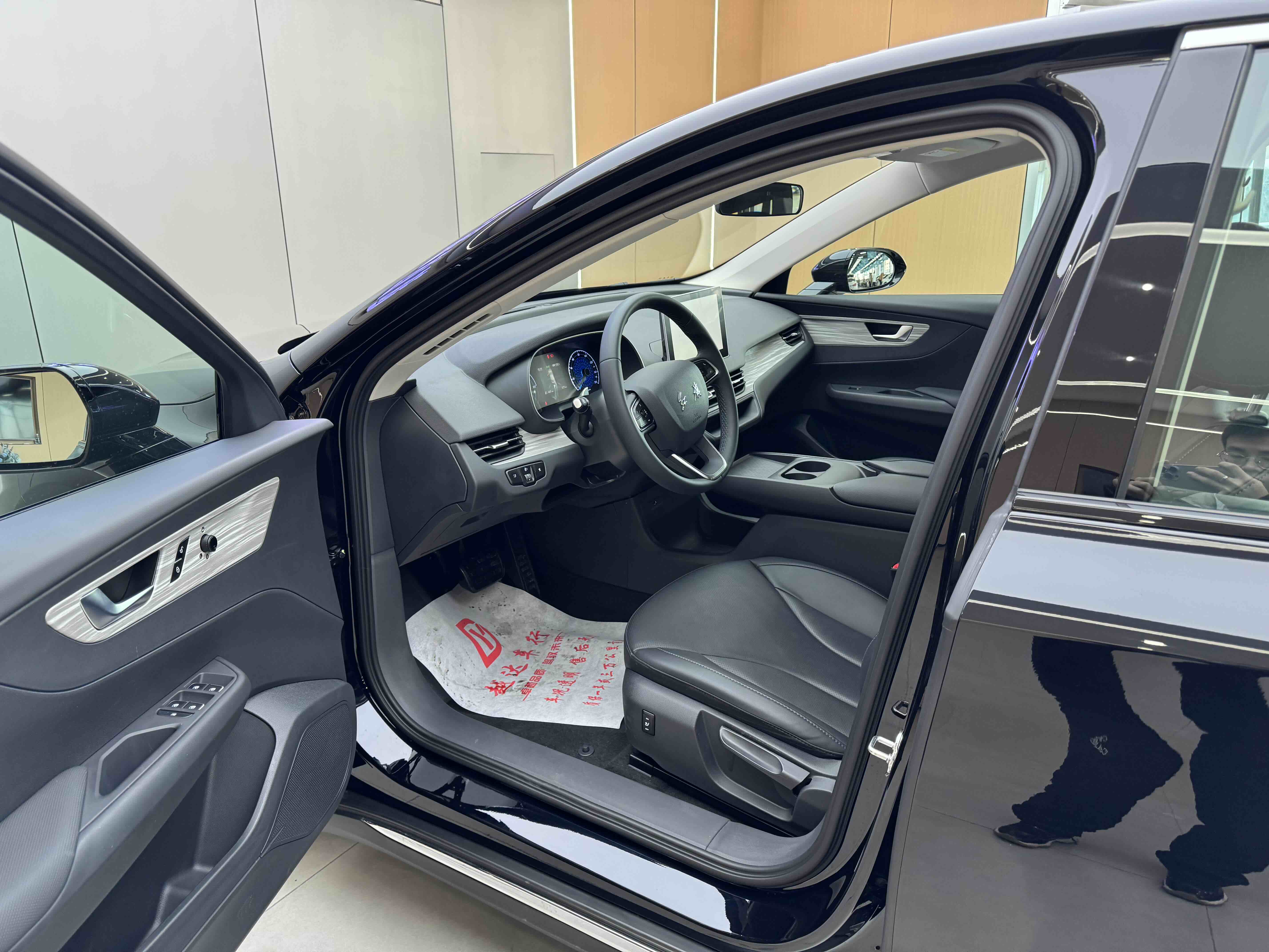 HongQi E-QM5 2026 car image #11