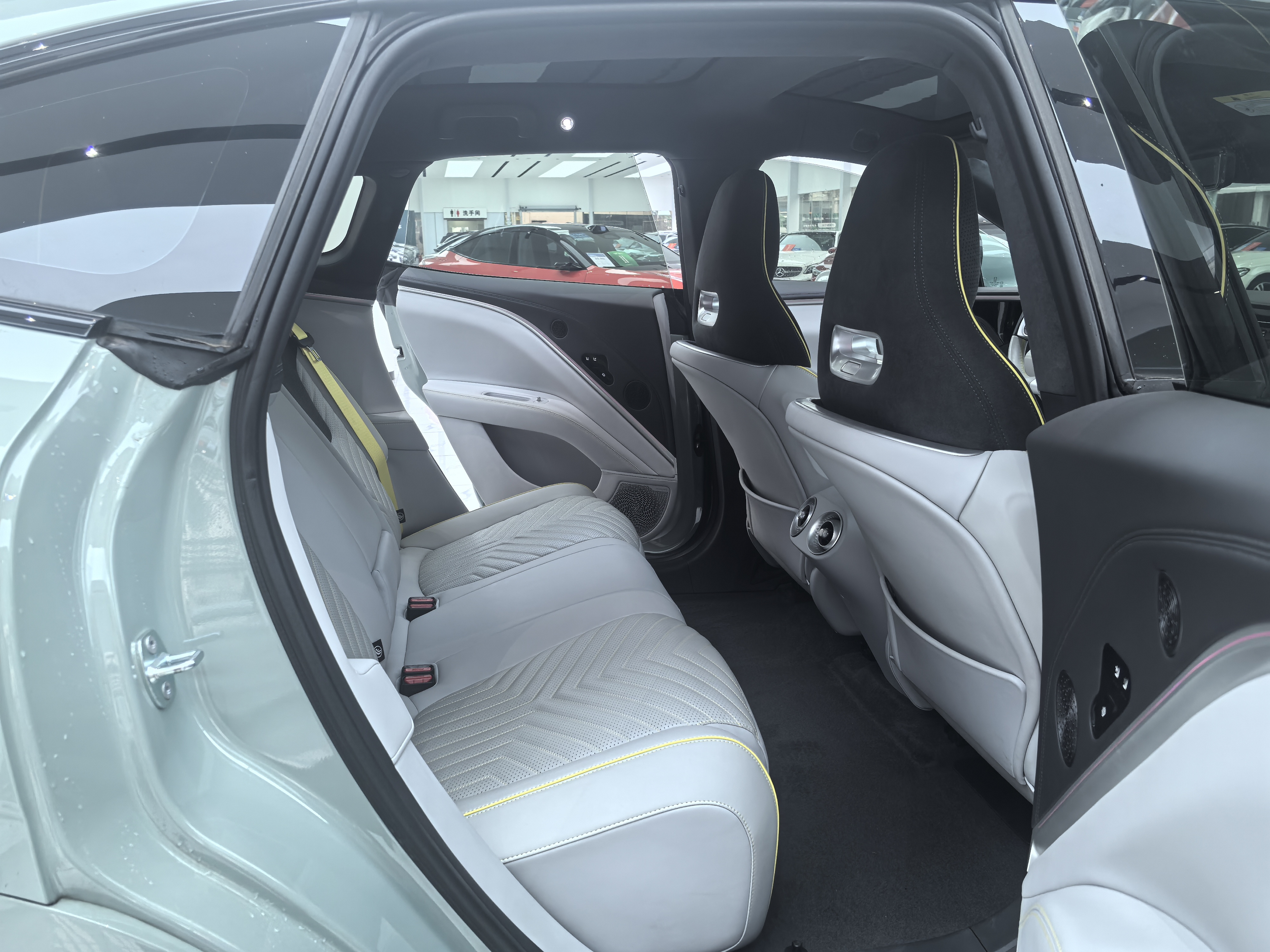 Avatr 11 2024 imagem de carro #11