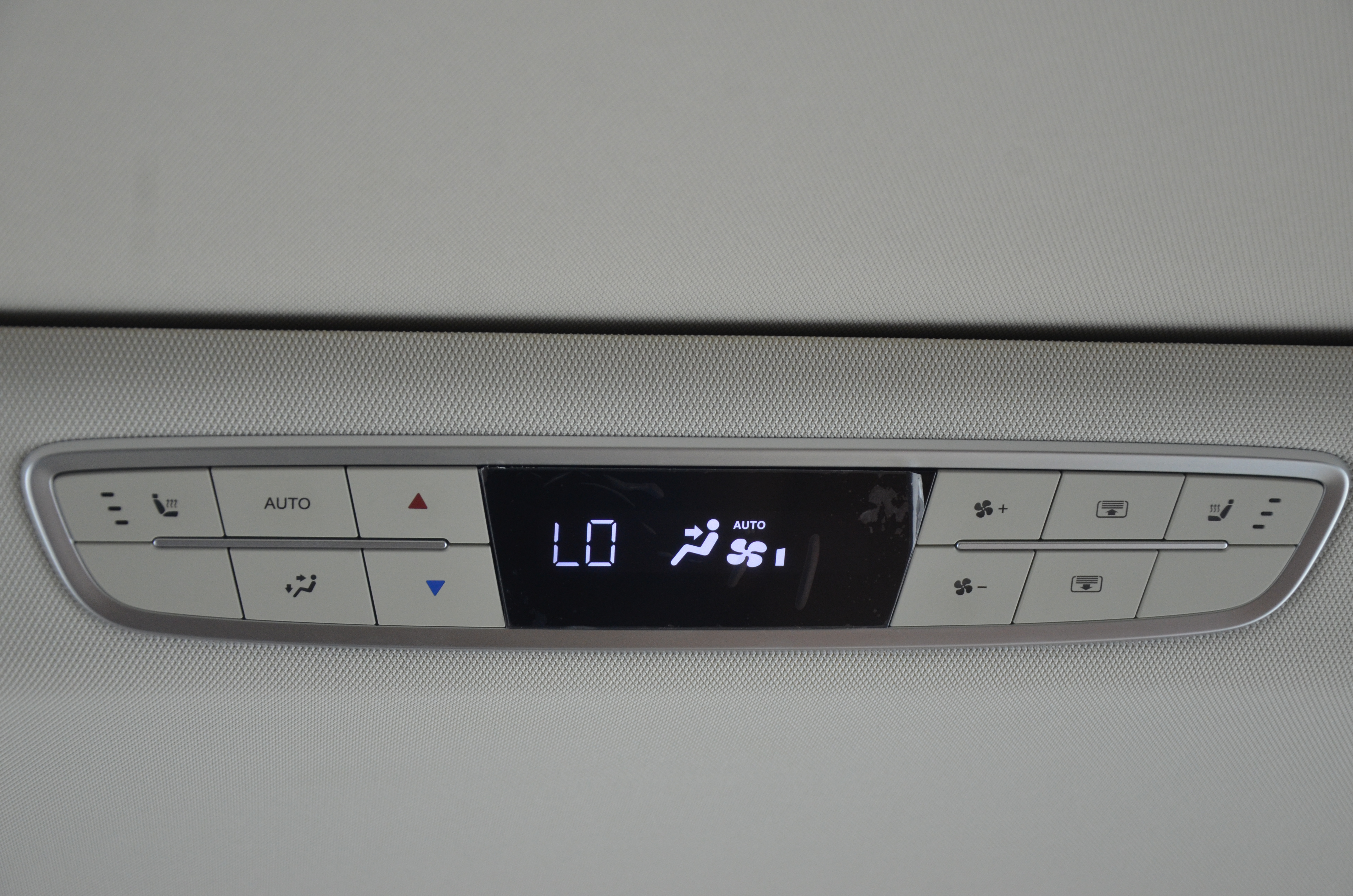 HongQi HQ9 PHEV 2025 #11 HongQi HQ9 PHEV 2025 car image #11