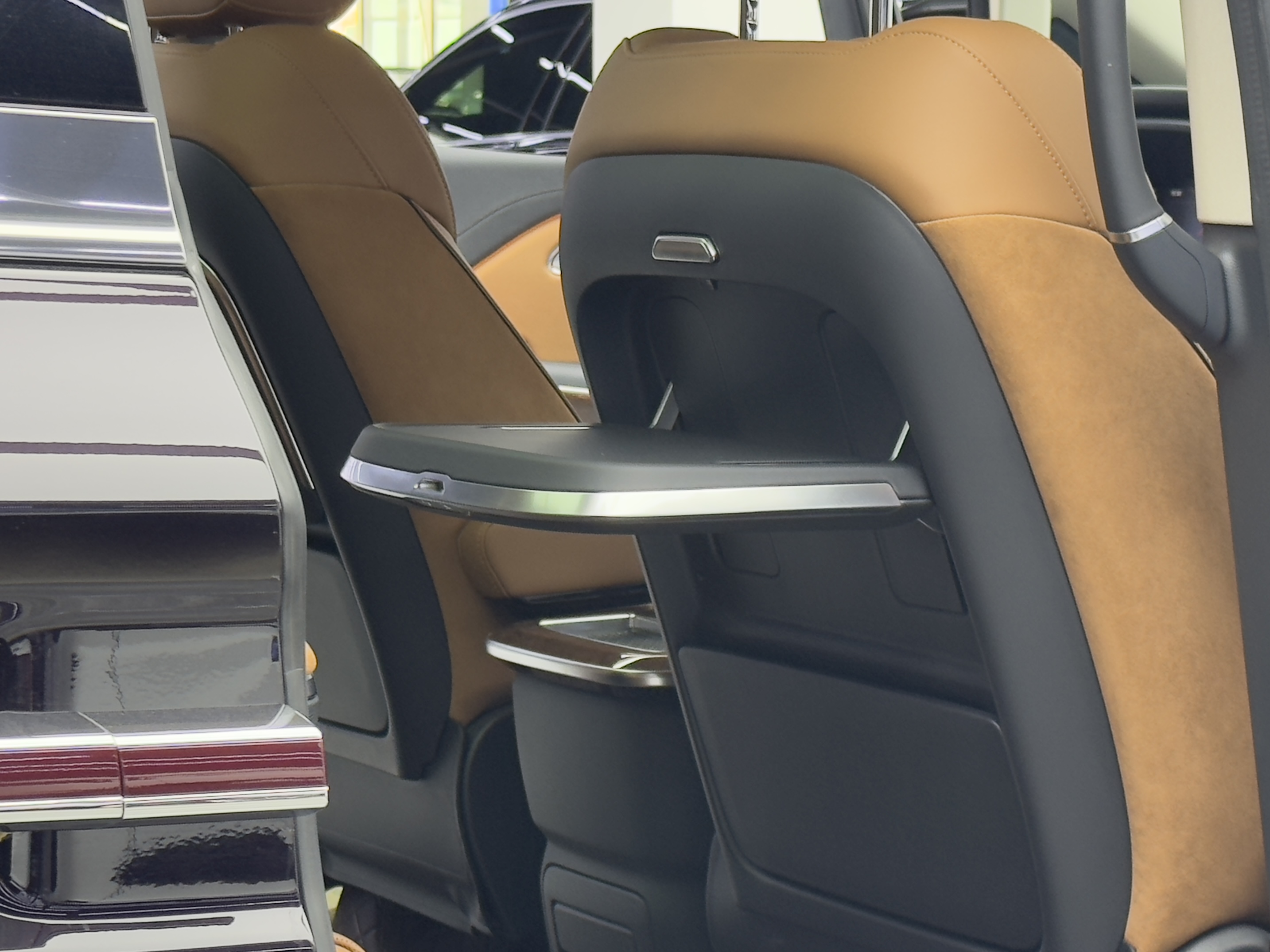 HongQi HQ9 PHEV 2025 #11 HongQi HQ9 PHEV 2025 car image #11