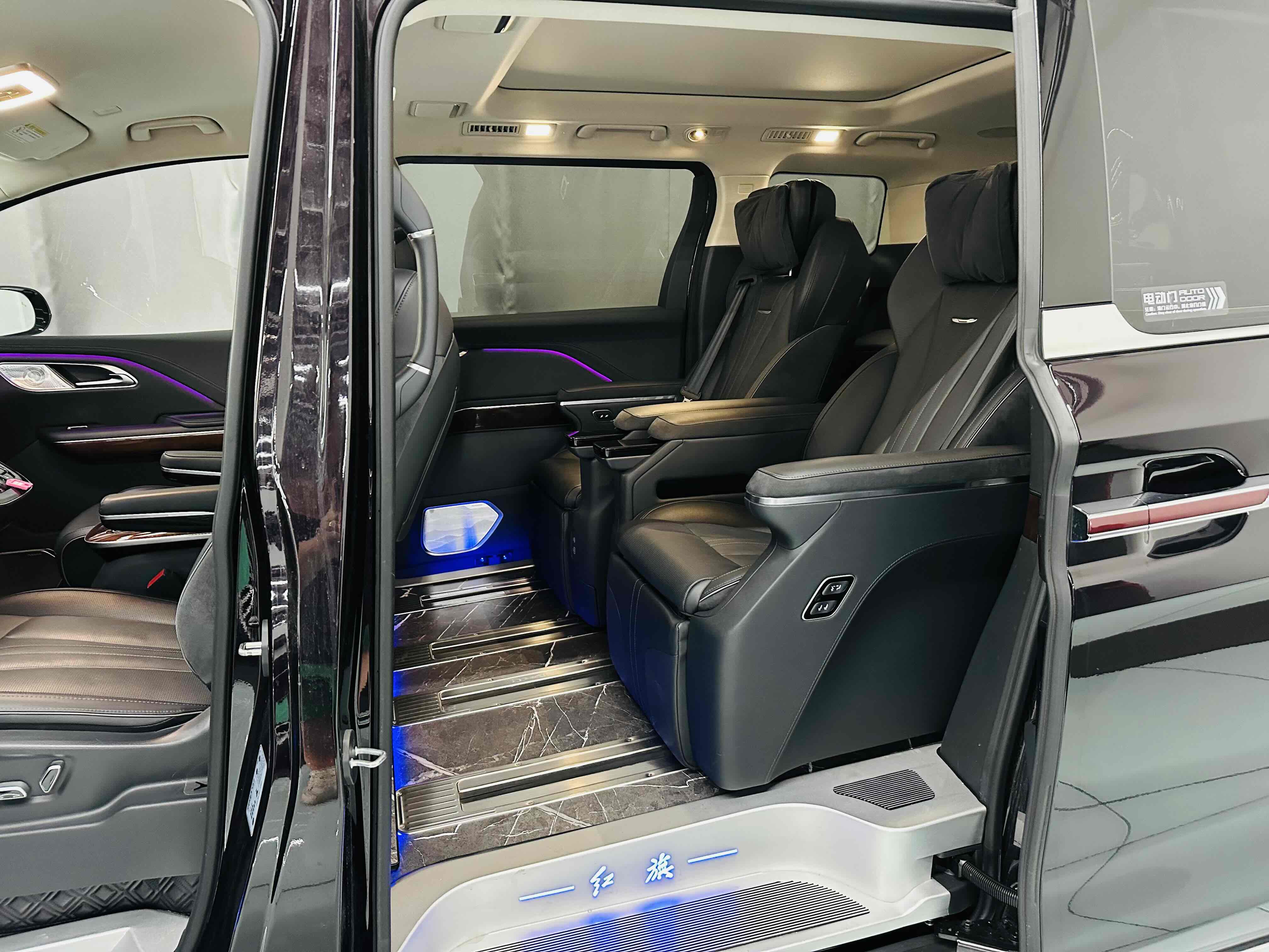 HongQi HQ9 PHEV 2024 #11 HongQi HQ9 PHEV 2024 car image #11