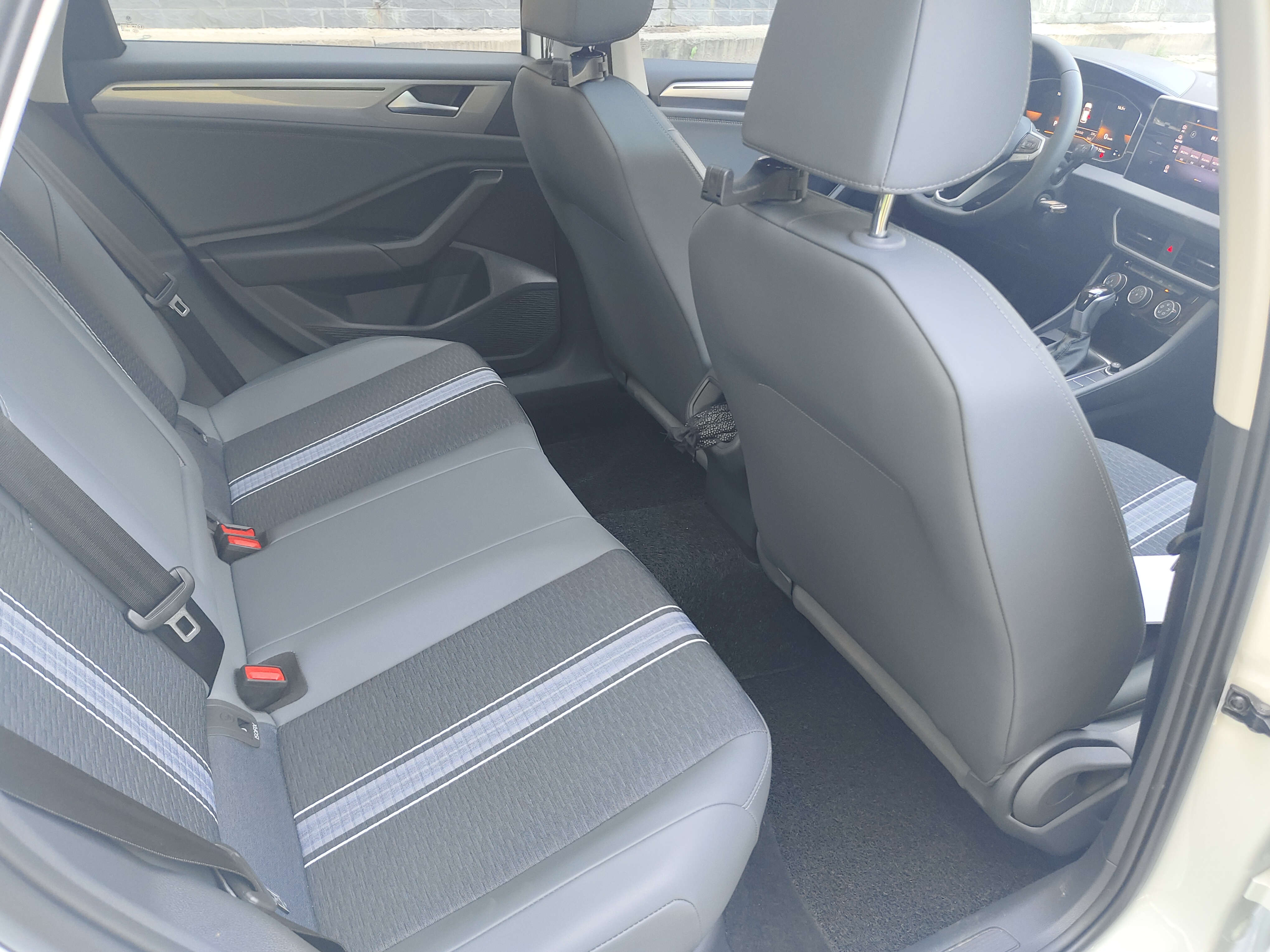 Volkswagen Sagitar 2025 immagine di auto #11