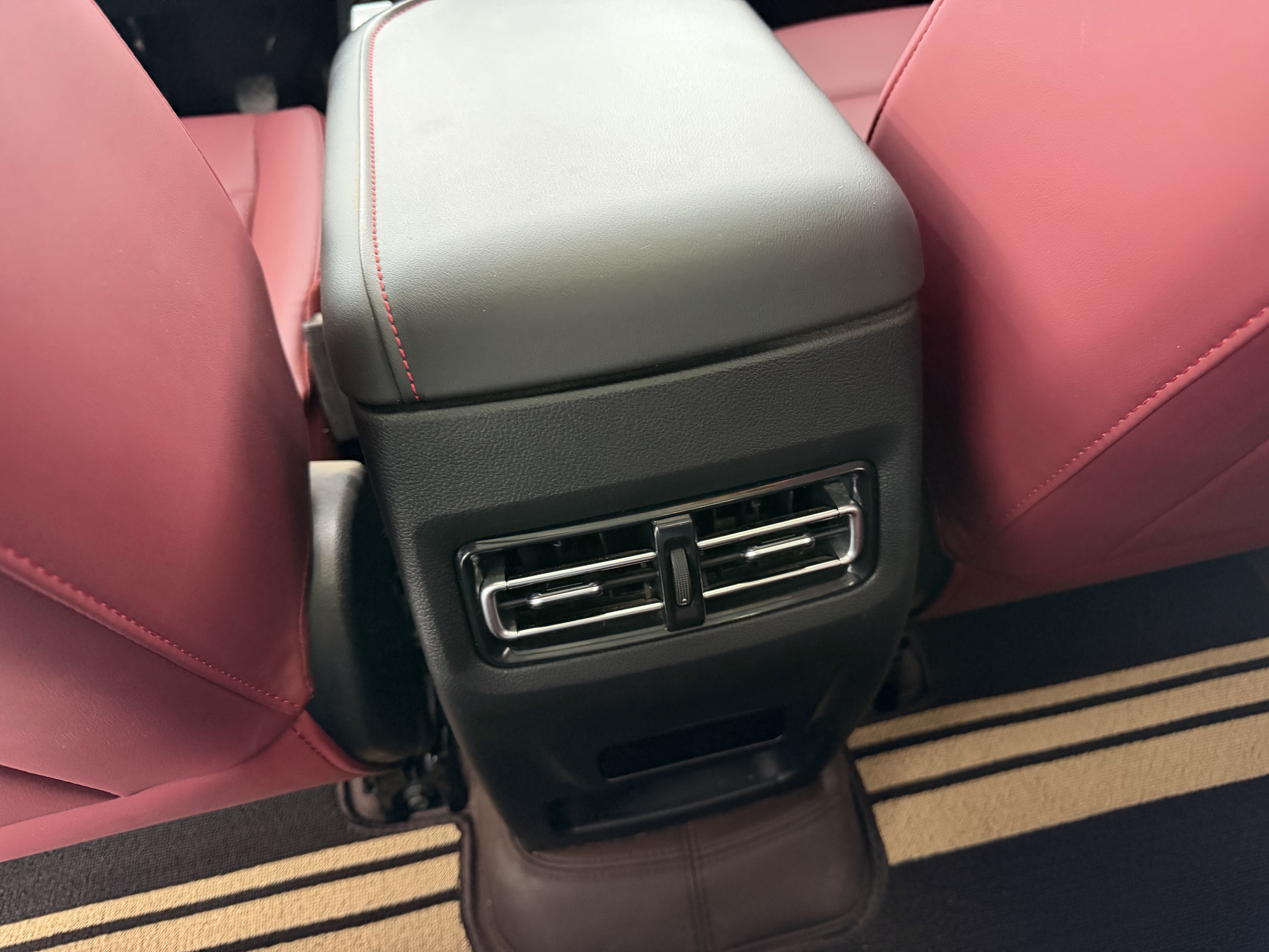 X70 2024 car image #11