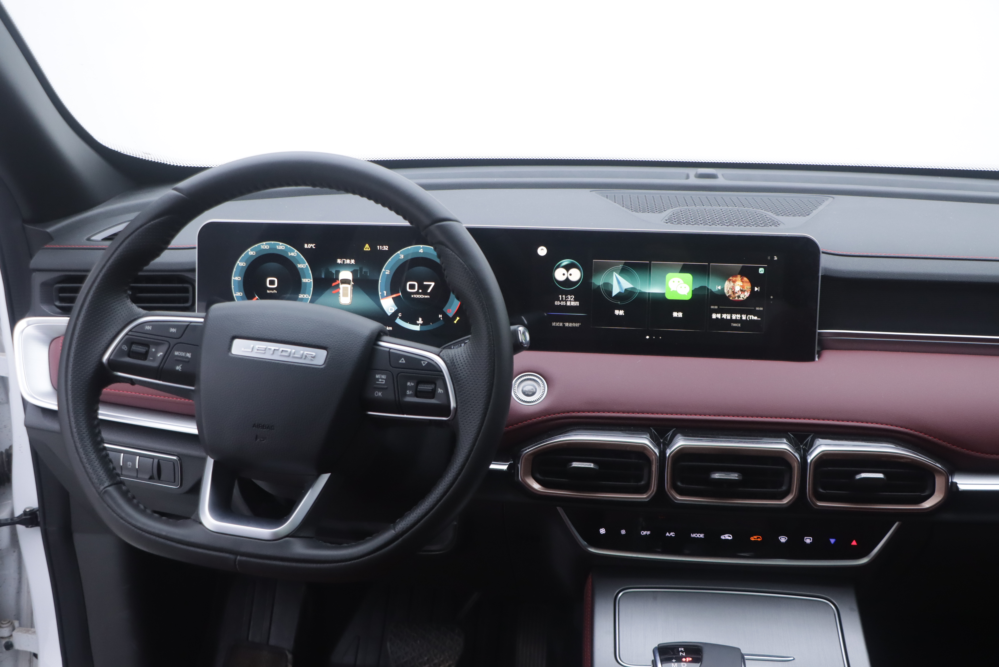 X70 PLUS 2025 #11 X70 PLUS 2025 car image #11