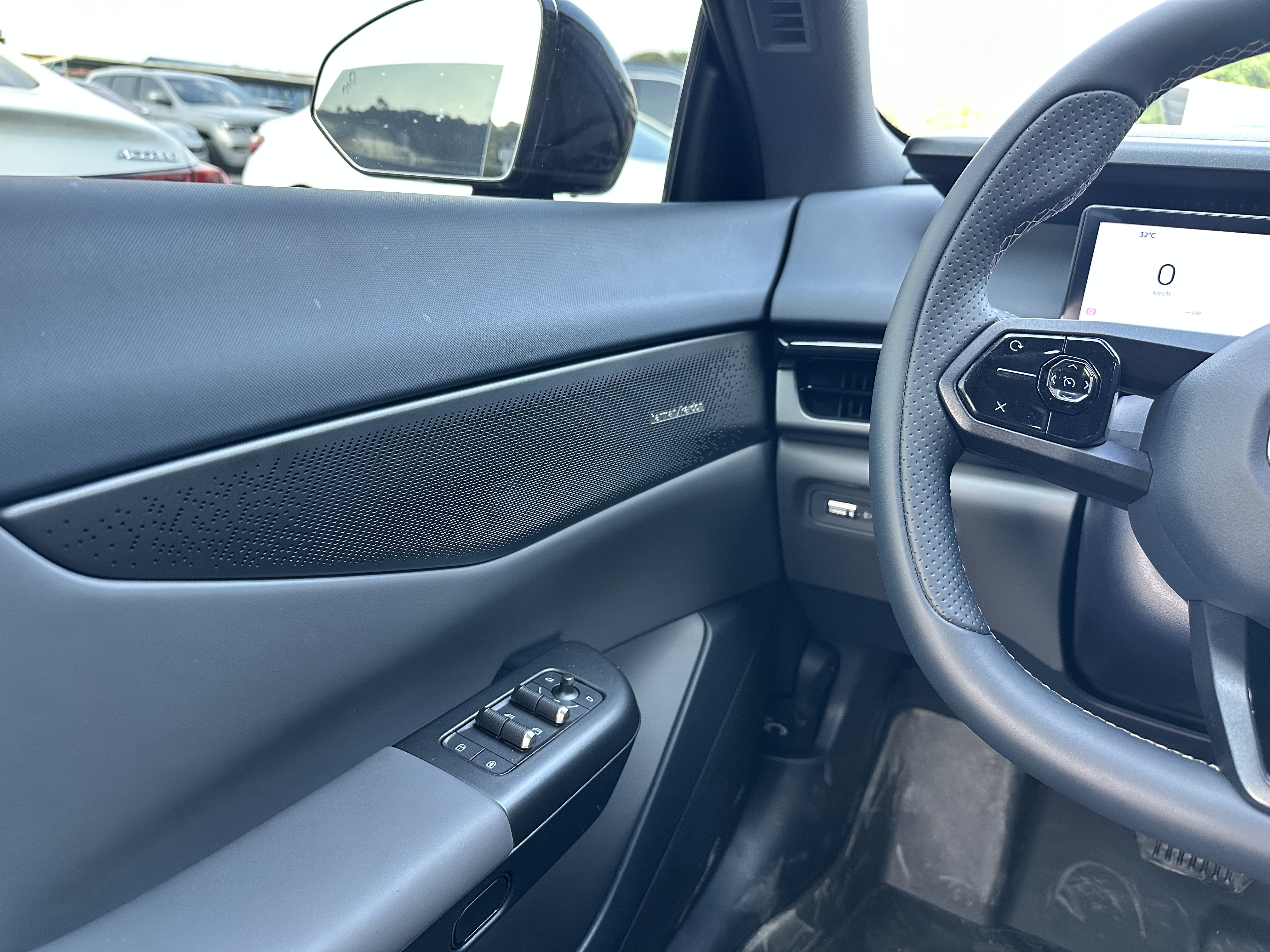 Lynk & Co 07 EM-P 2025 car image #11