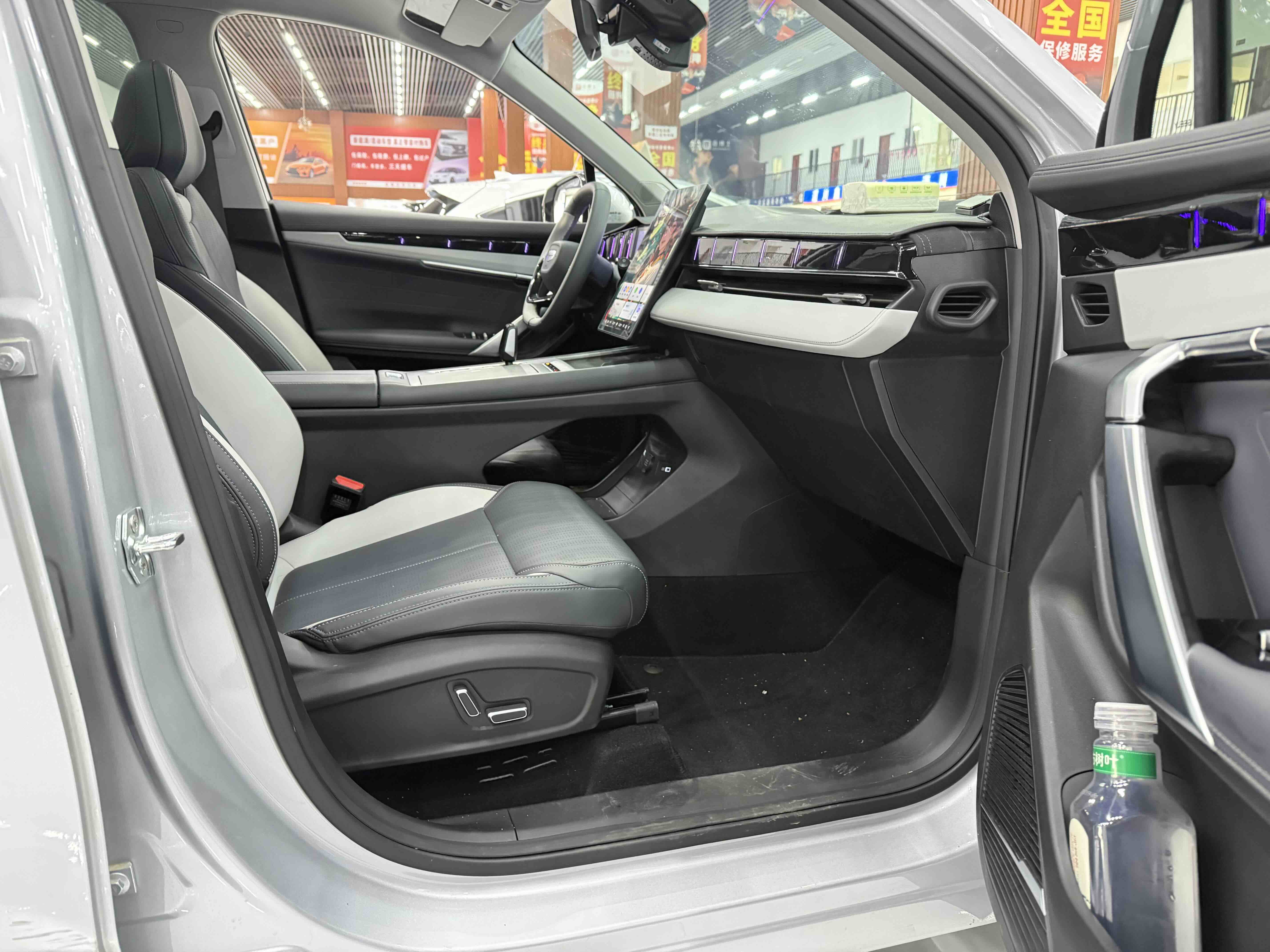 GEELY Boyue L 2024 car image #11