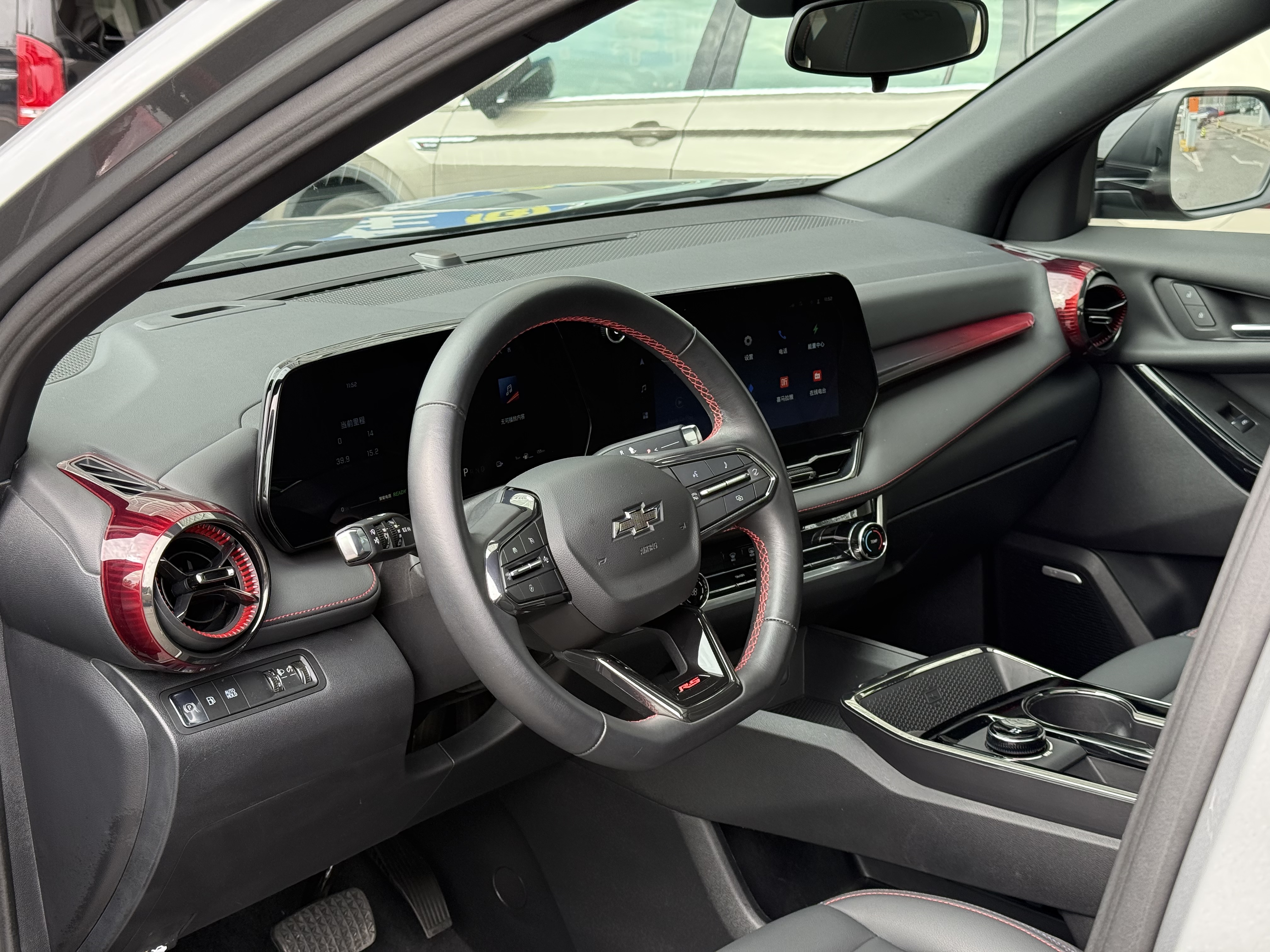 Chevrolet Equinox Plus 2026 car image #11