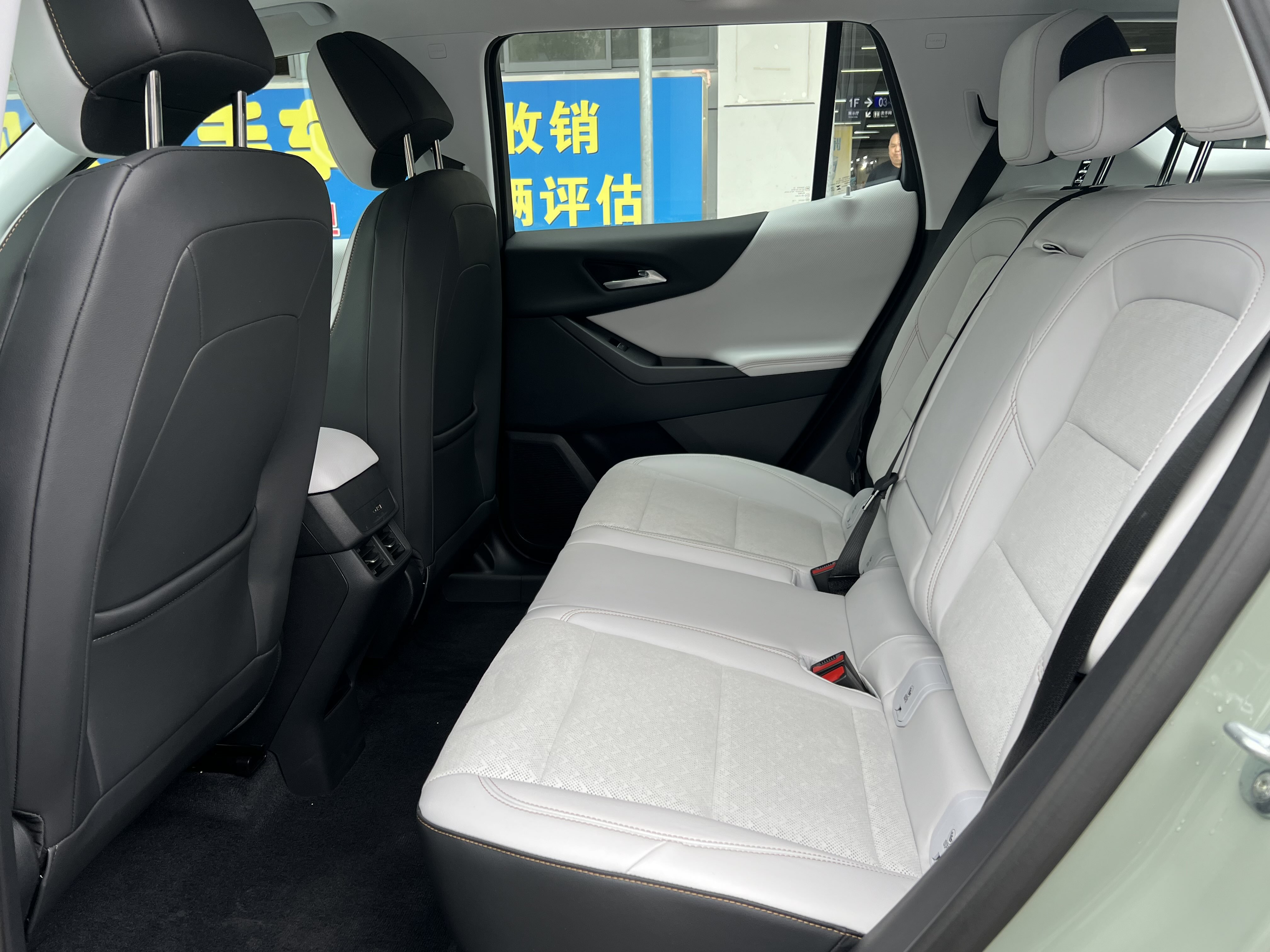 Chevrolet Equinox Plus 2025 car image #11