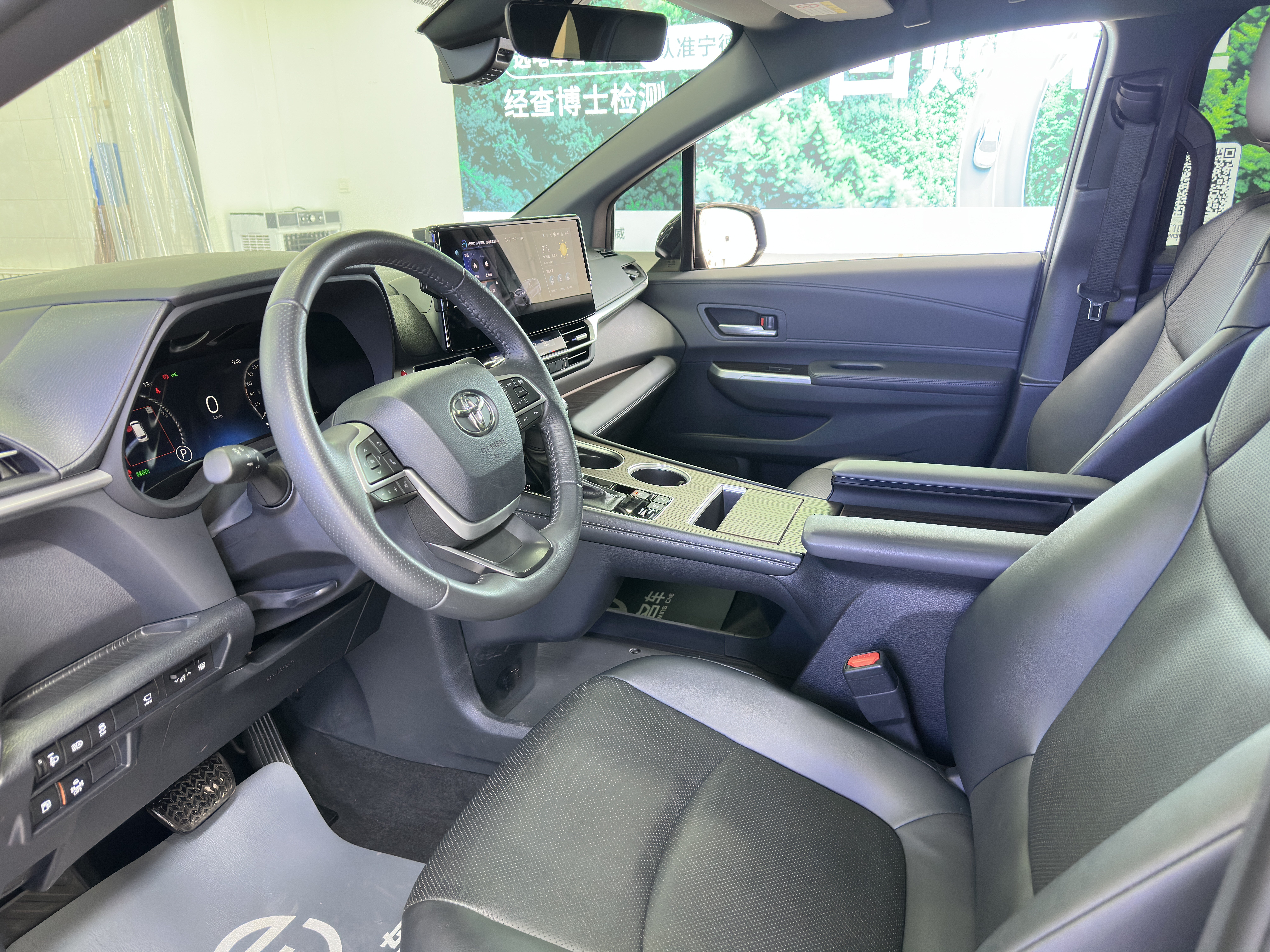 Toyota Granvia 2024 car image #11