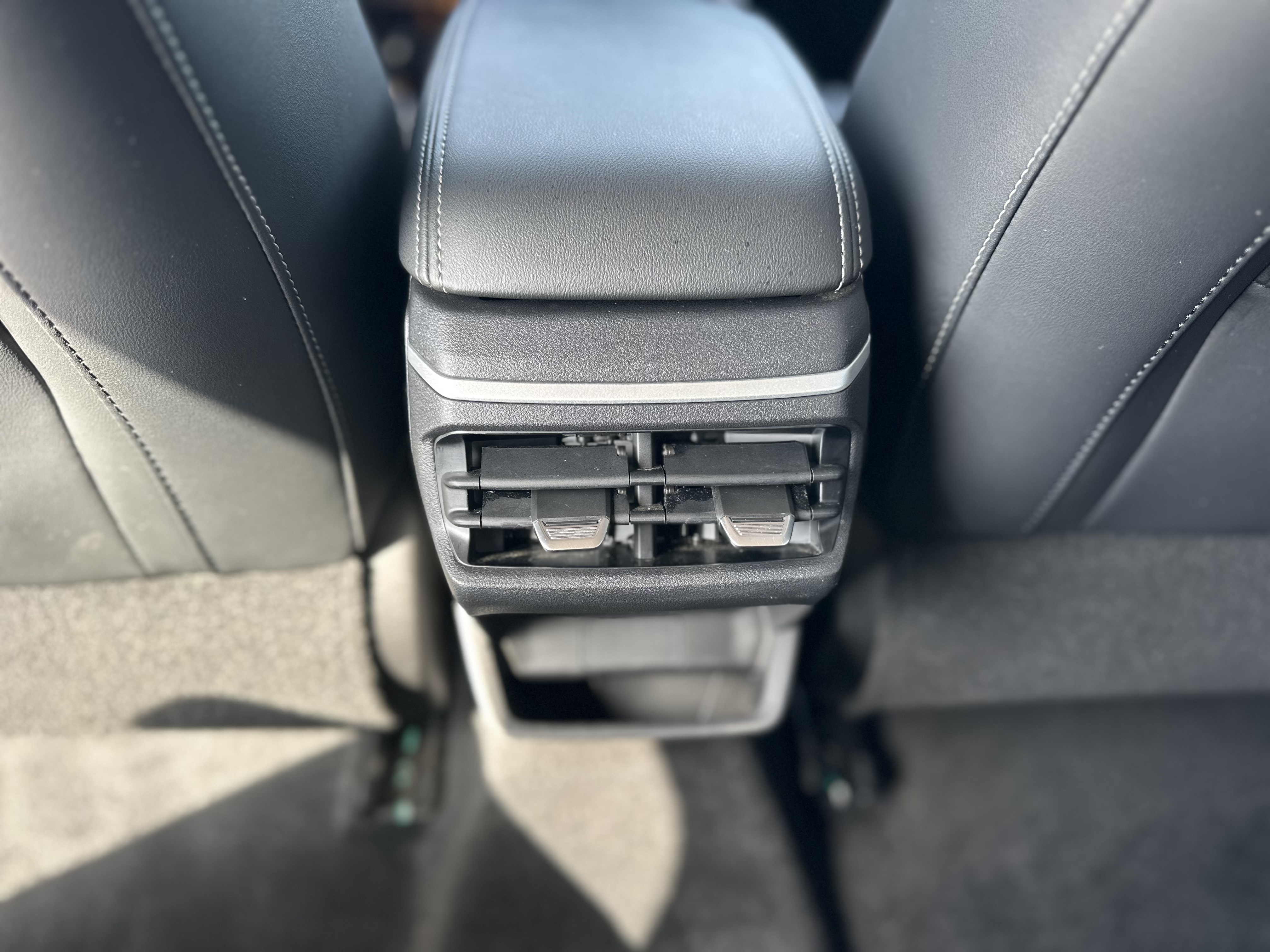Emgrand 2025 car image #11