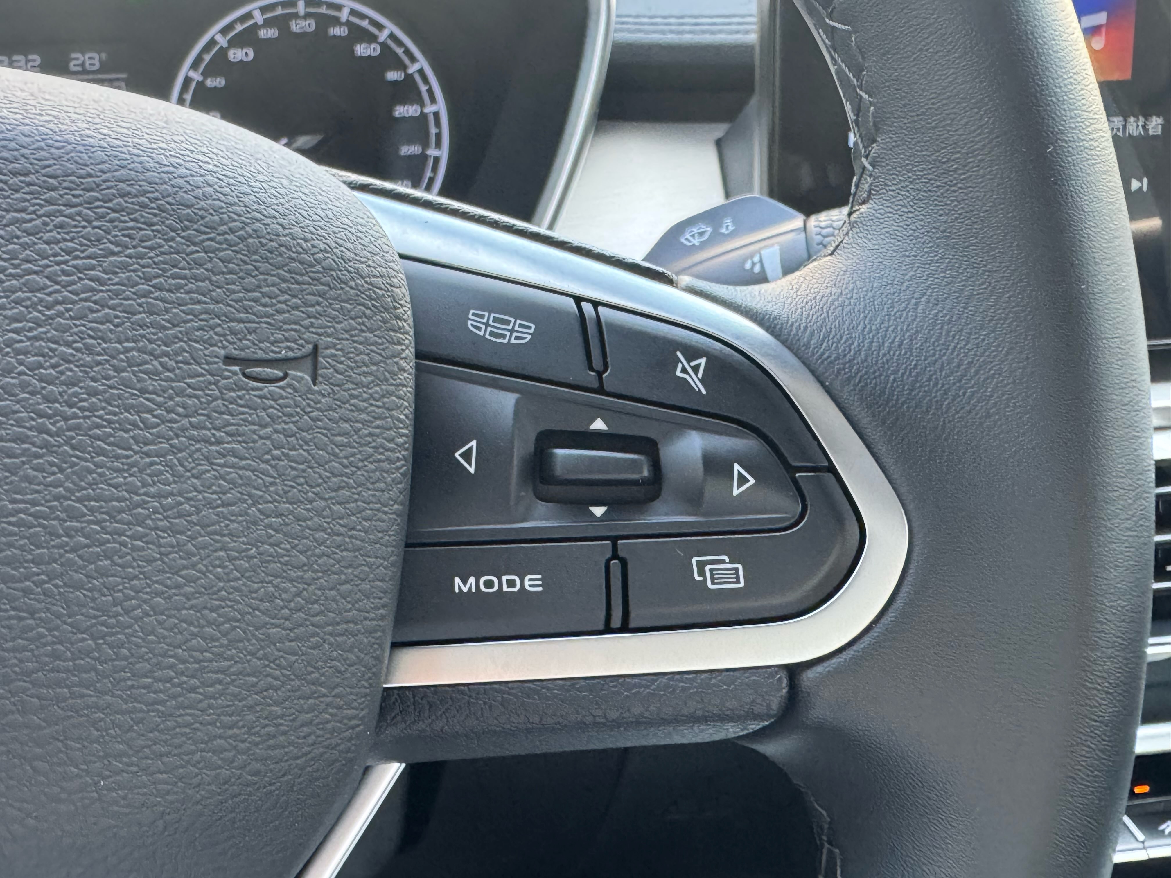 GEELY Coolray 2025 car image #11
