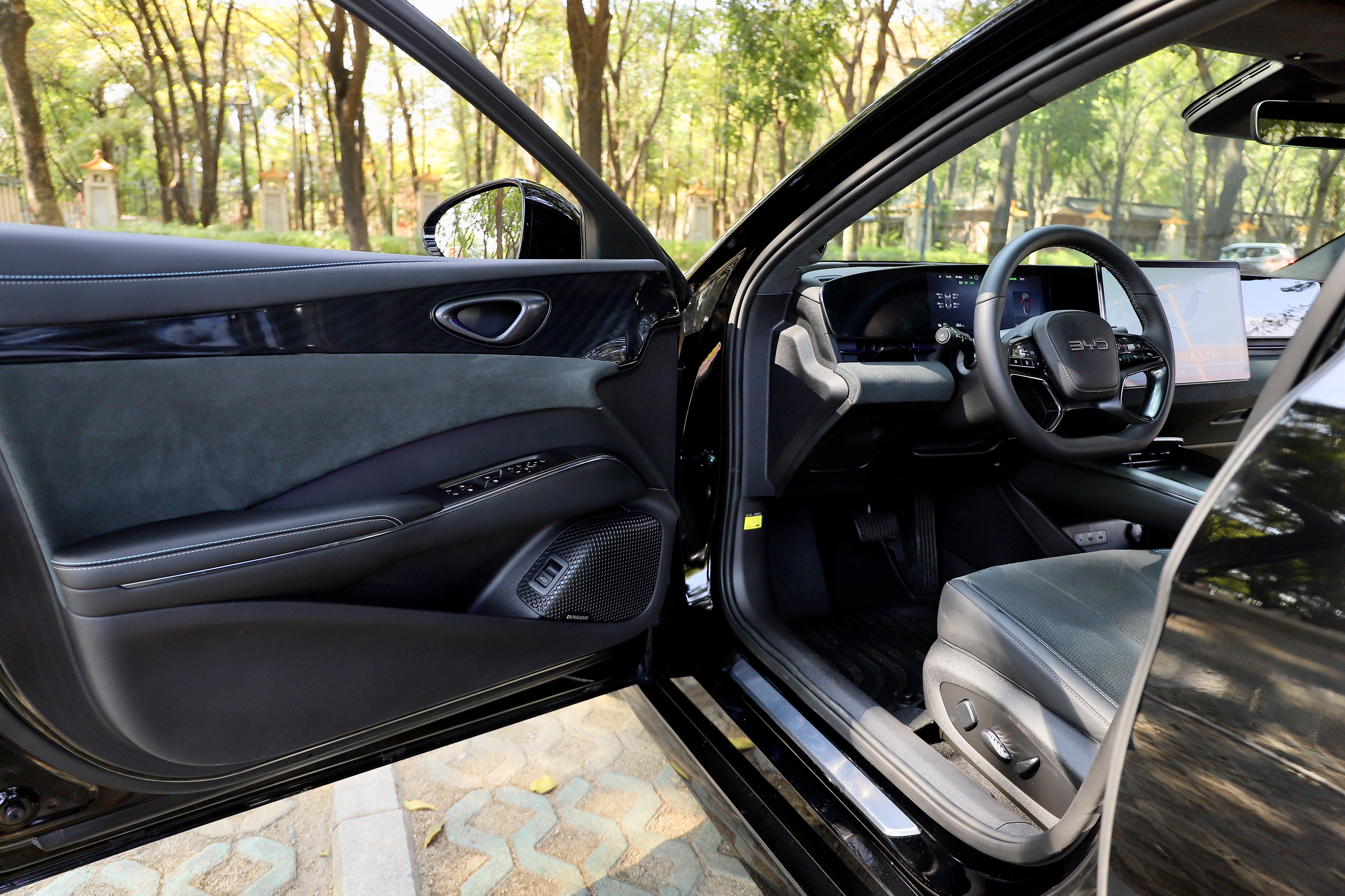 BYD Seal 2025 #11 BYD Seal 2025 car image #11