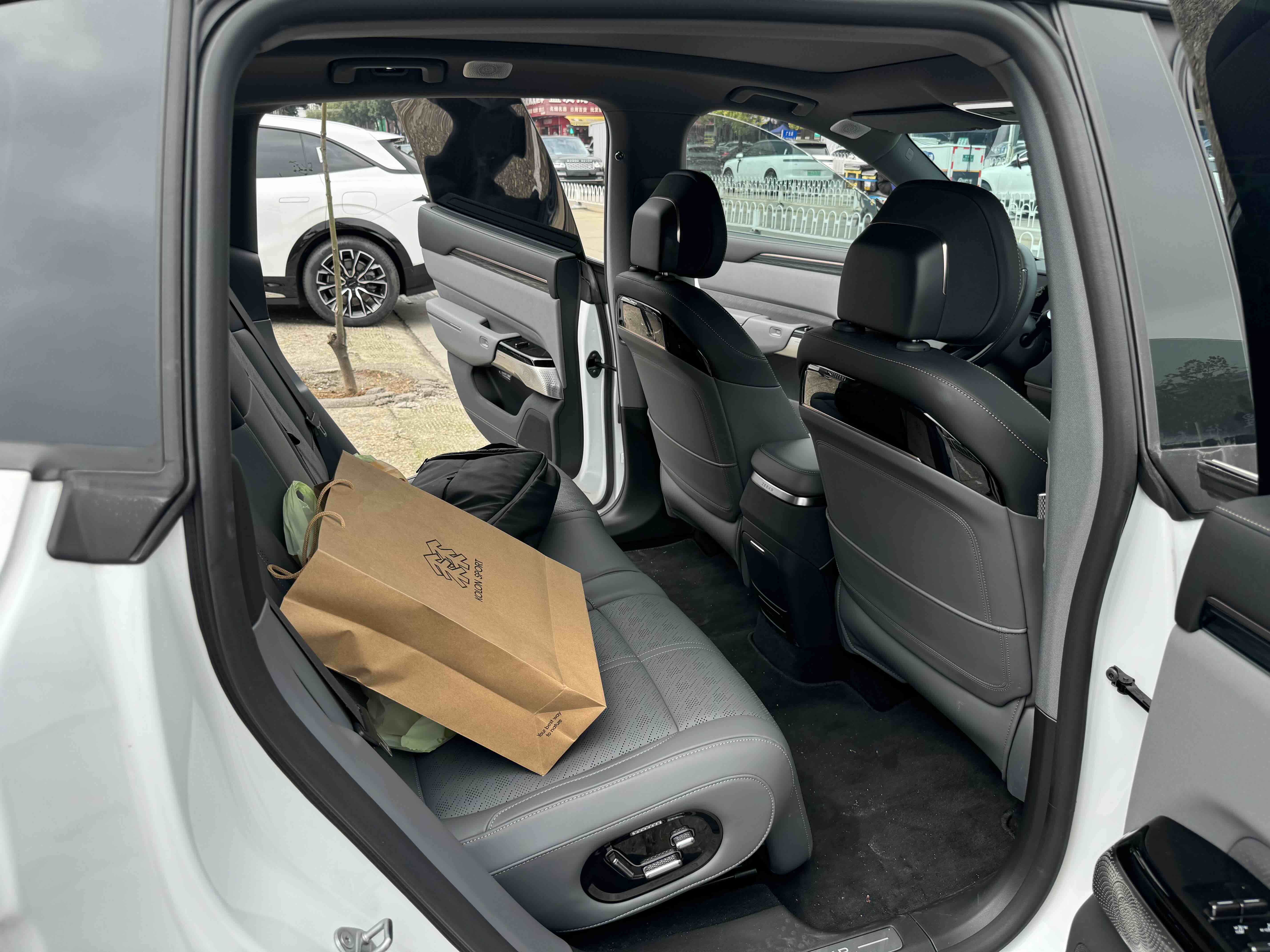 极氪 极氪007 2025 汽车图片 #11