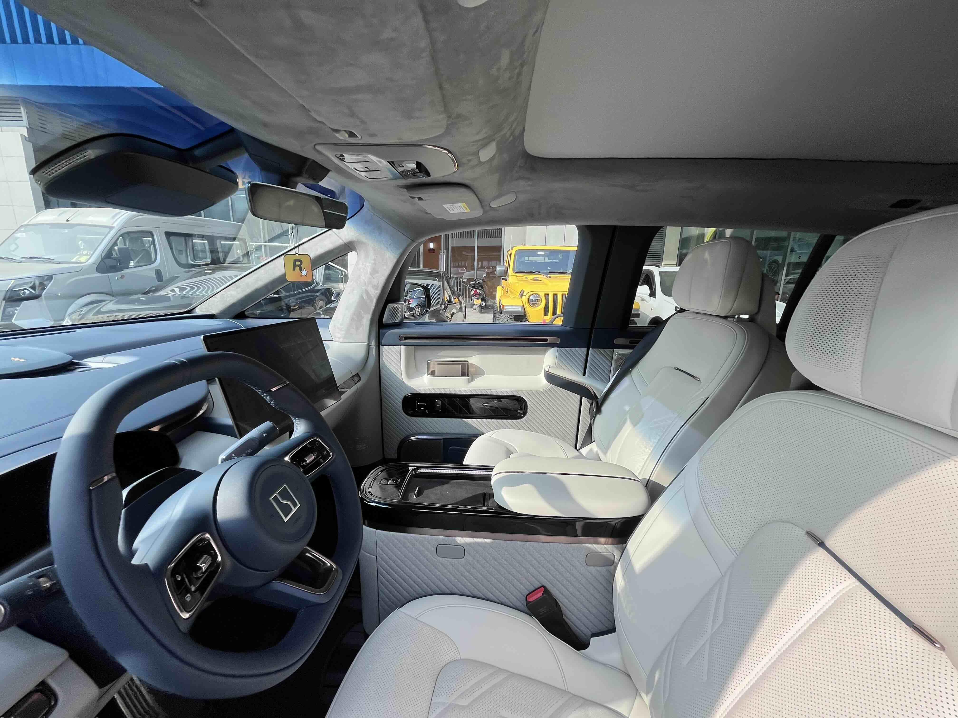 极氪 极氪MIX 2024 汽车图片 #11