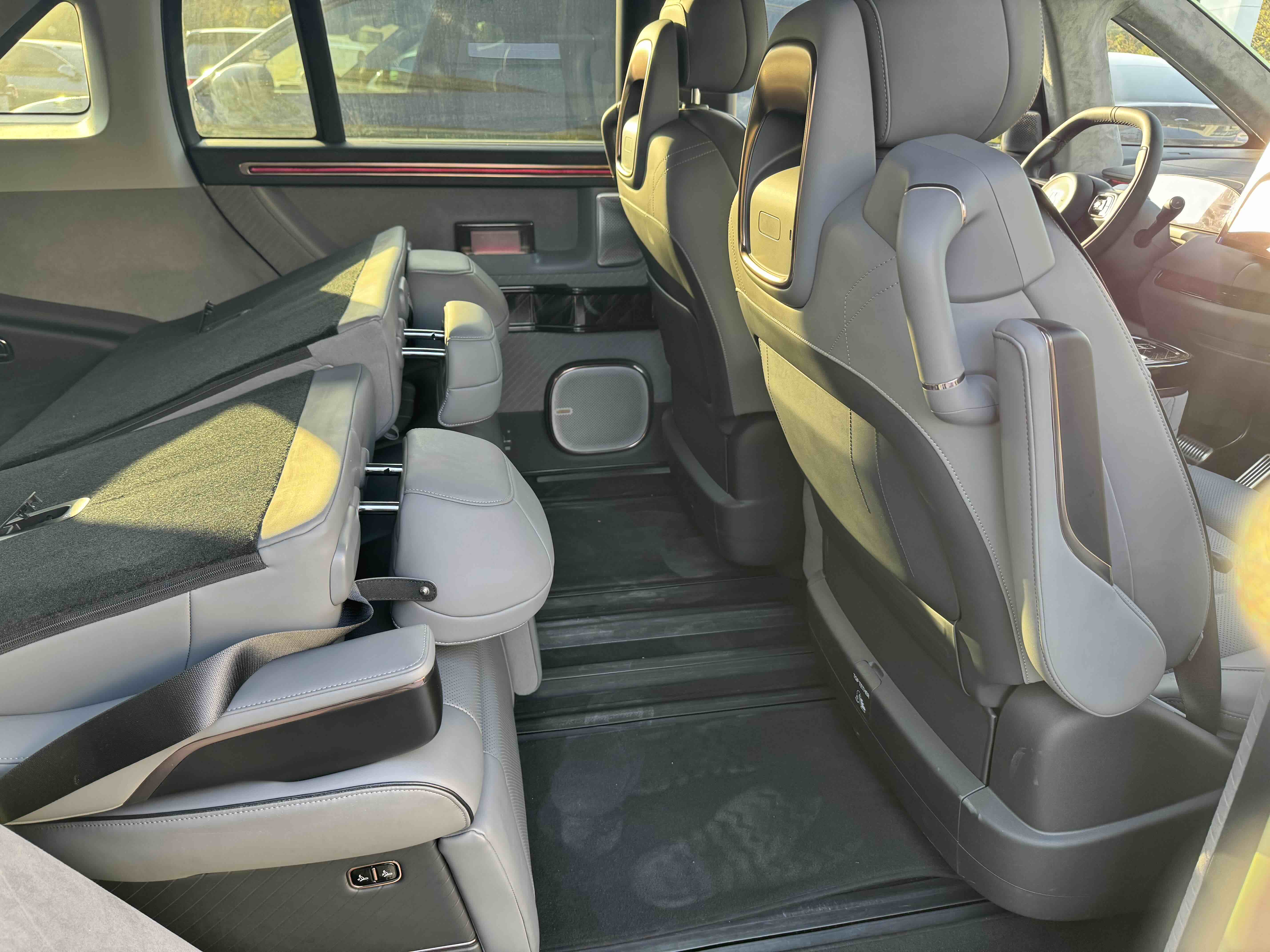 极氪 极氪MIX 2024 汽车图片 #11