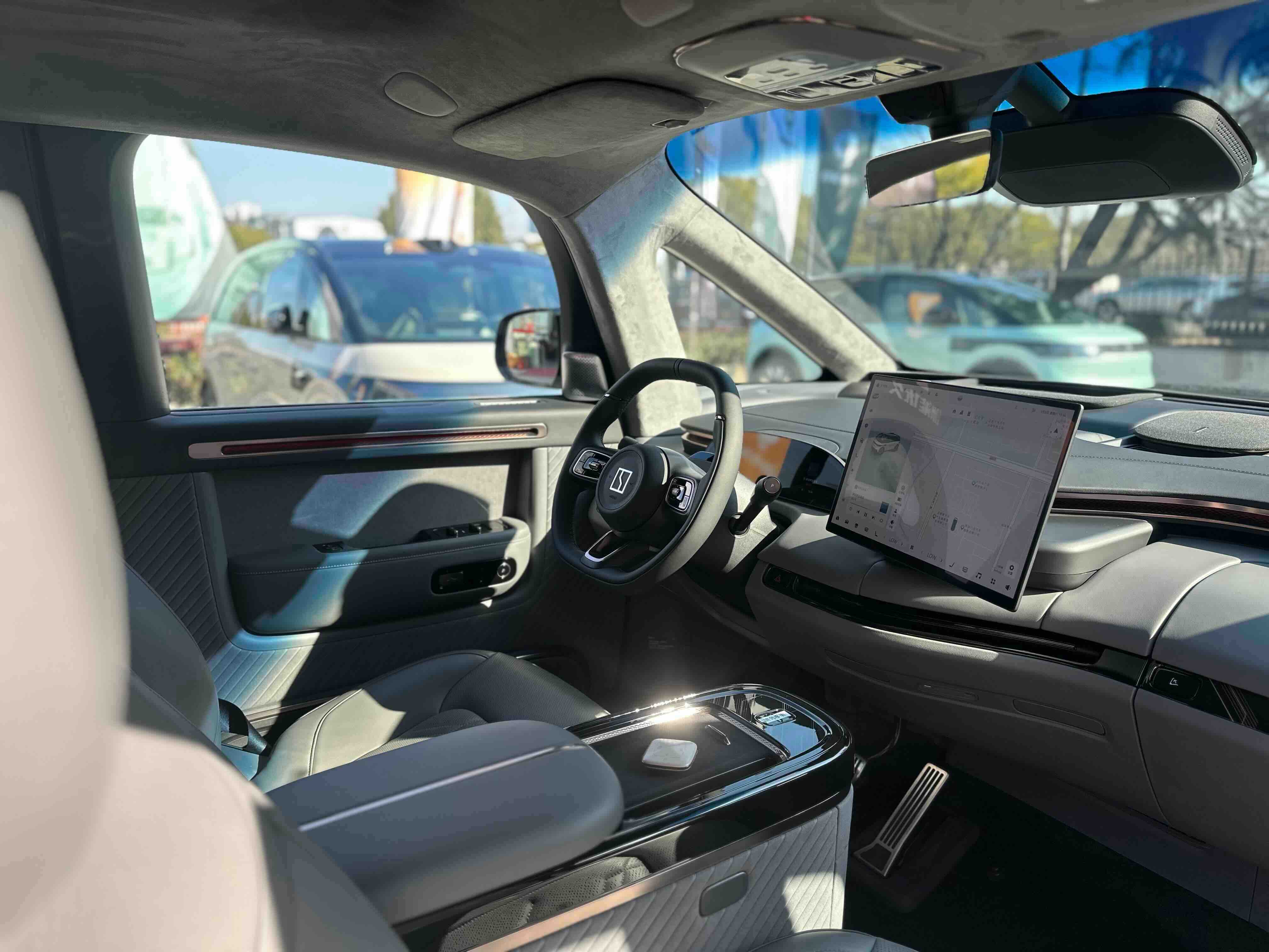 极氪 极氪MIX 2024 汽车图片 #11