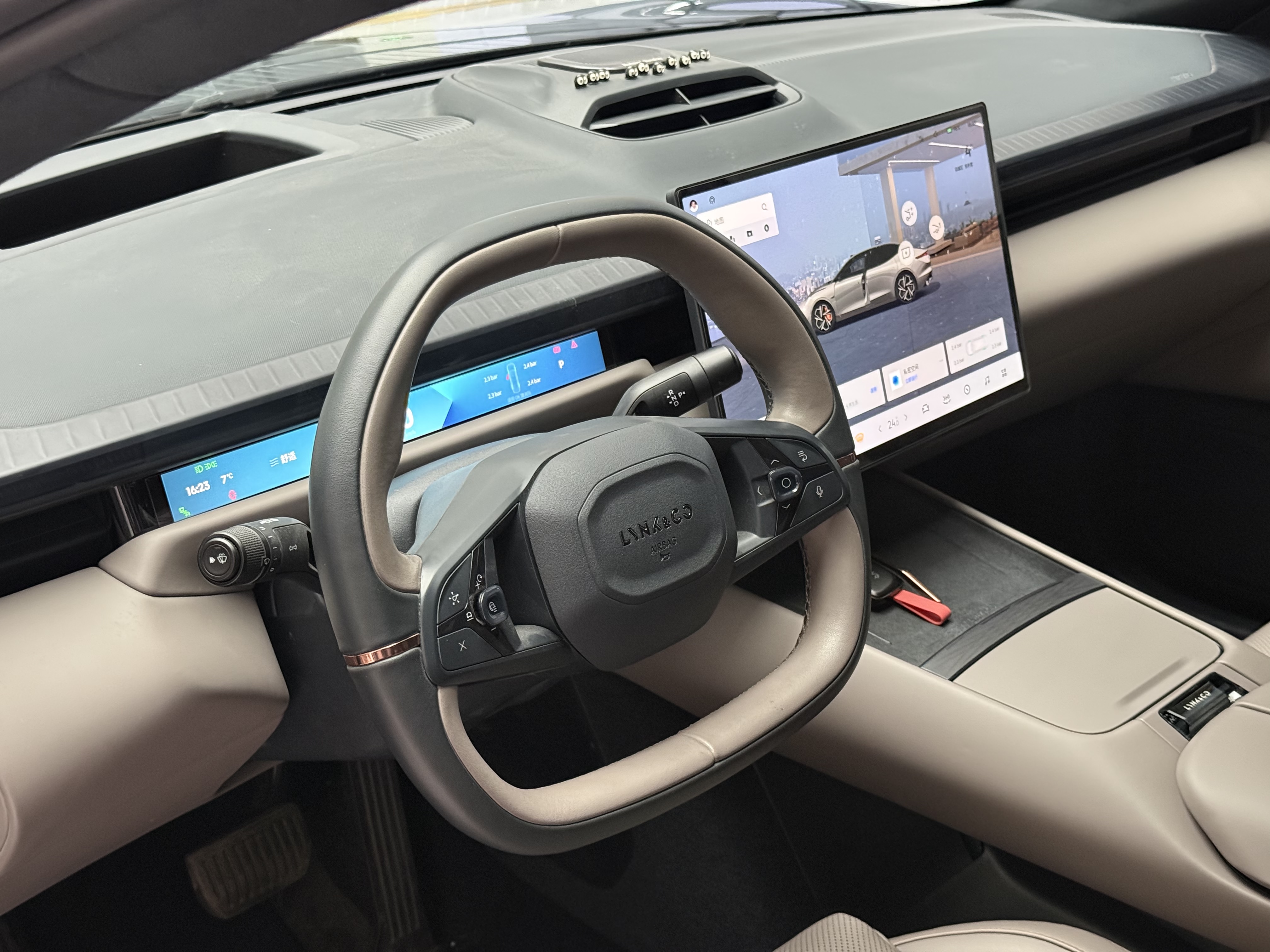 Lynk & Co 2024 #11 Lynk & Co 2024 car image #11