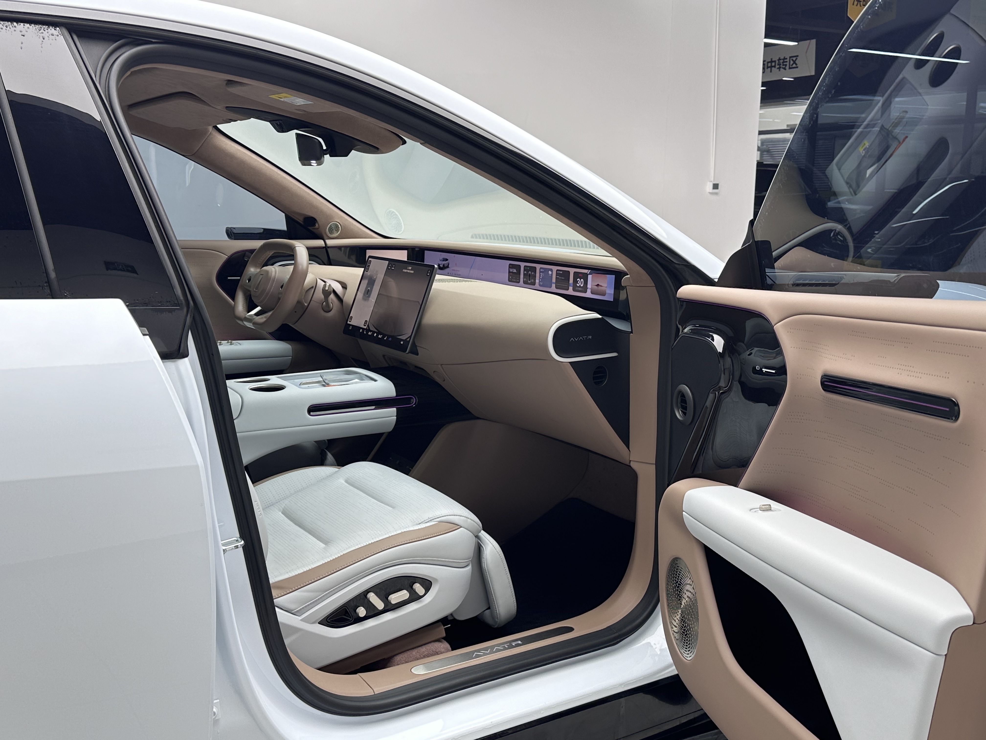 Avatr 07 2025 car image #11