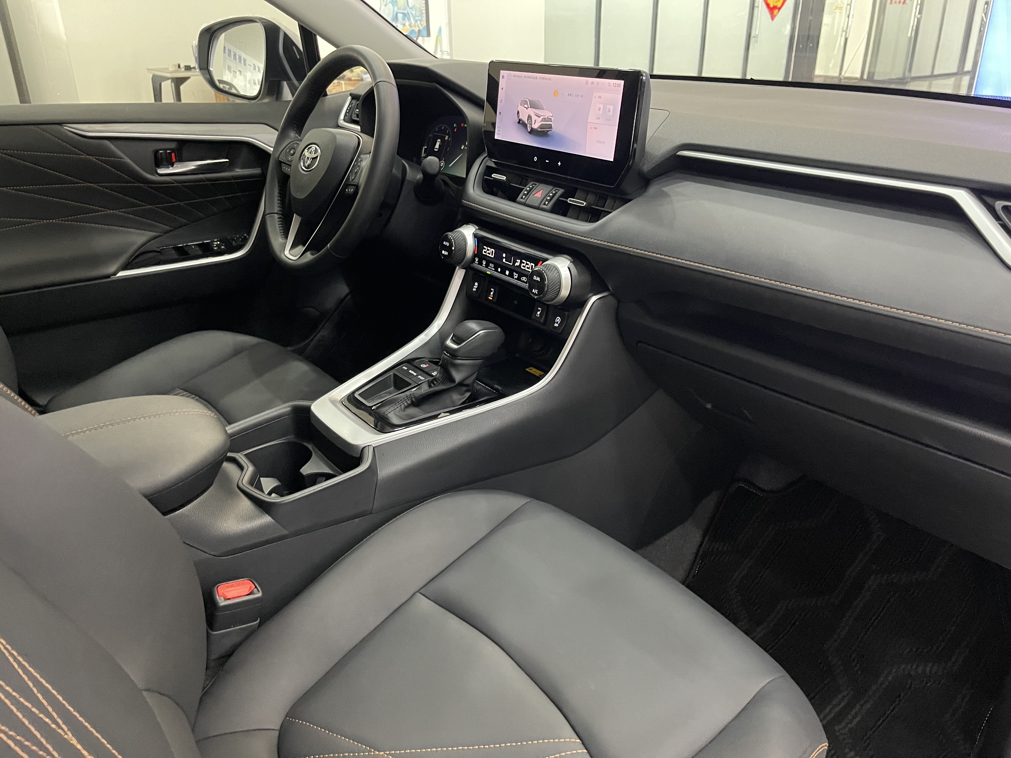 Toyota RAV4 2025 car image #11