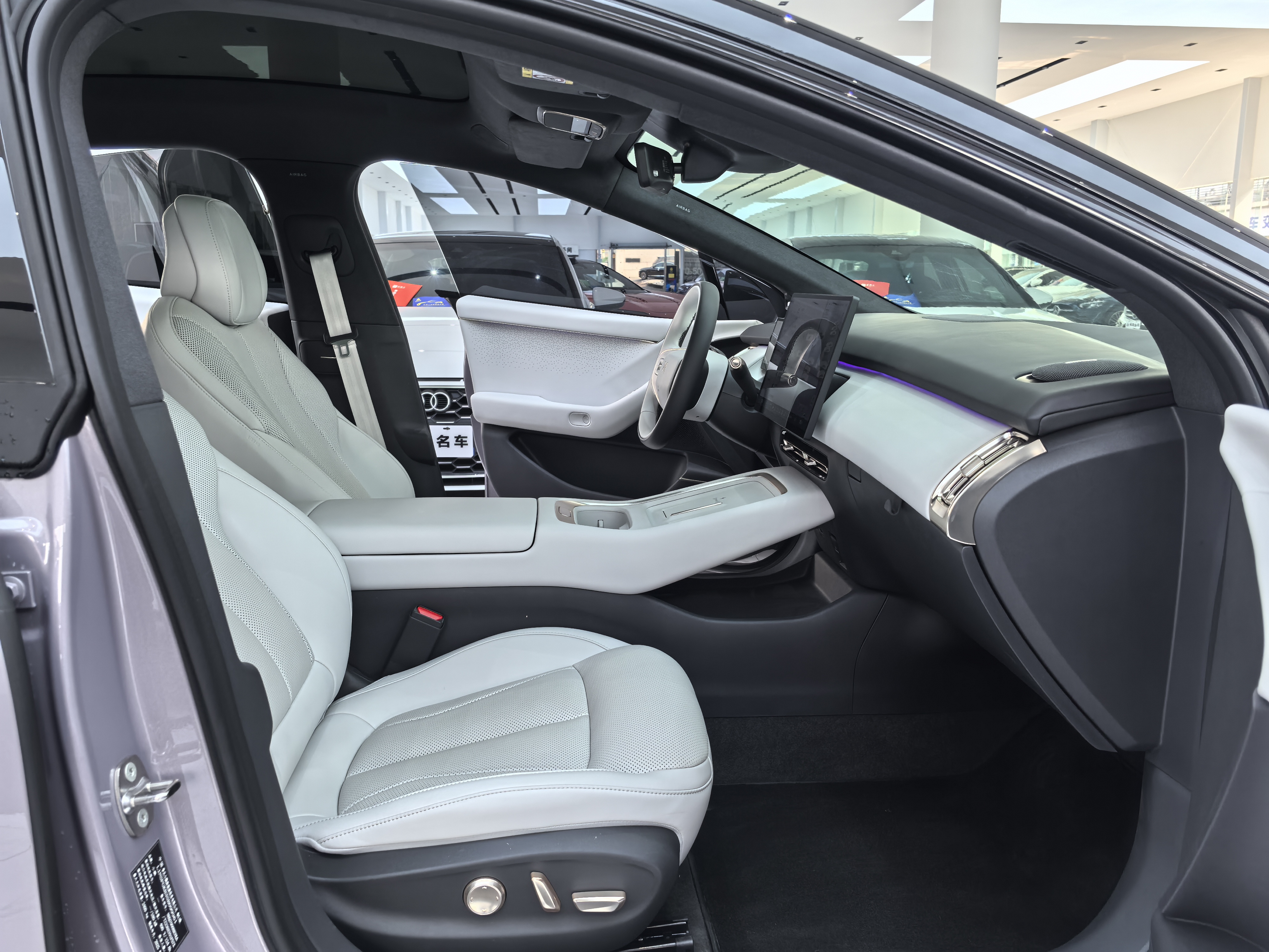 Xpeng P7+ 2025 car image #11