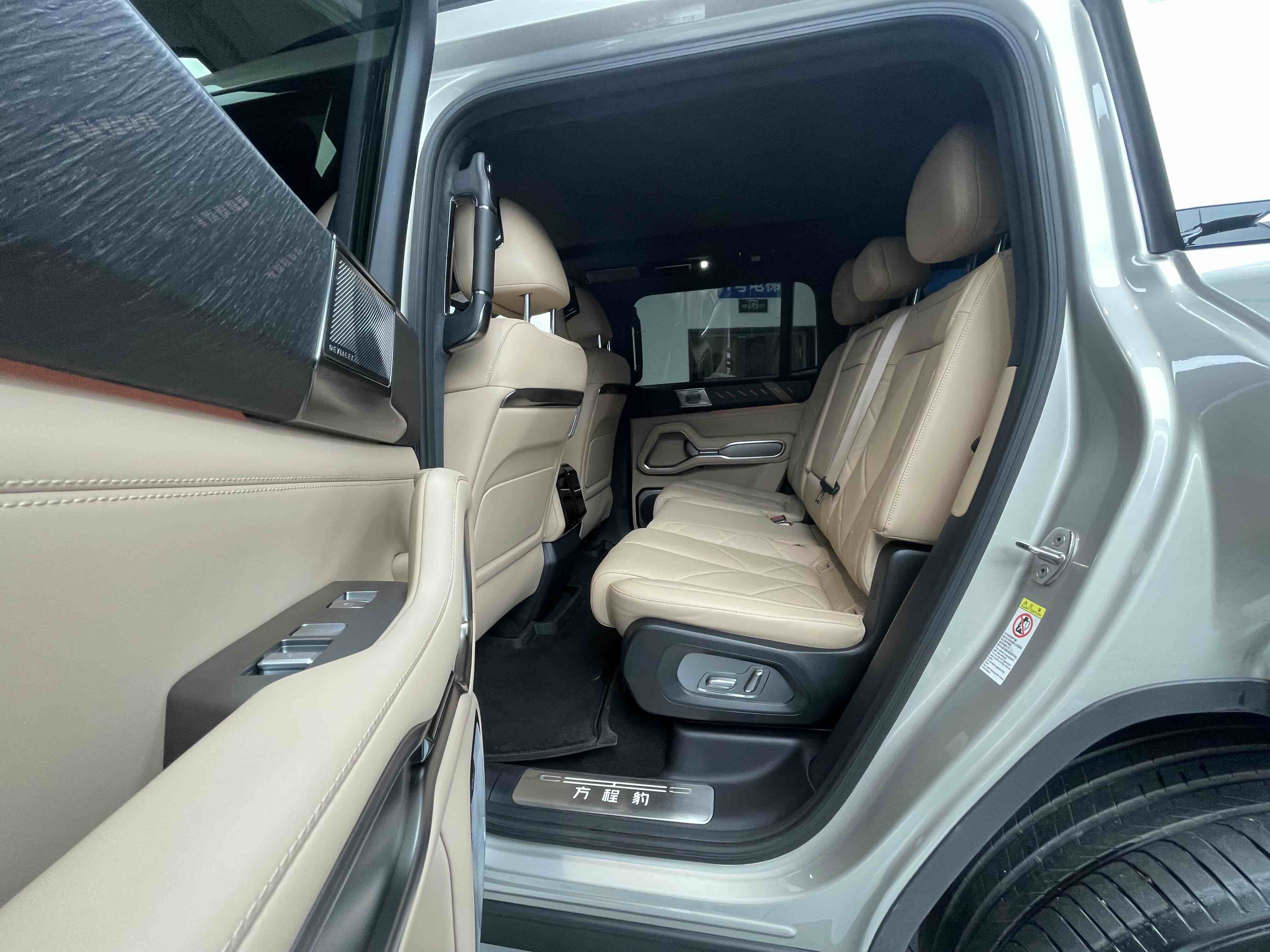 FangChengBao Leopard 8 2025 car image #11