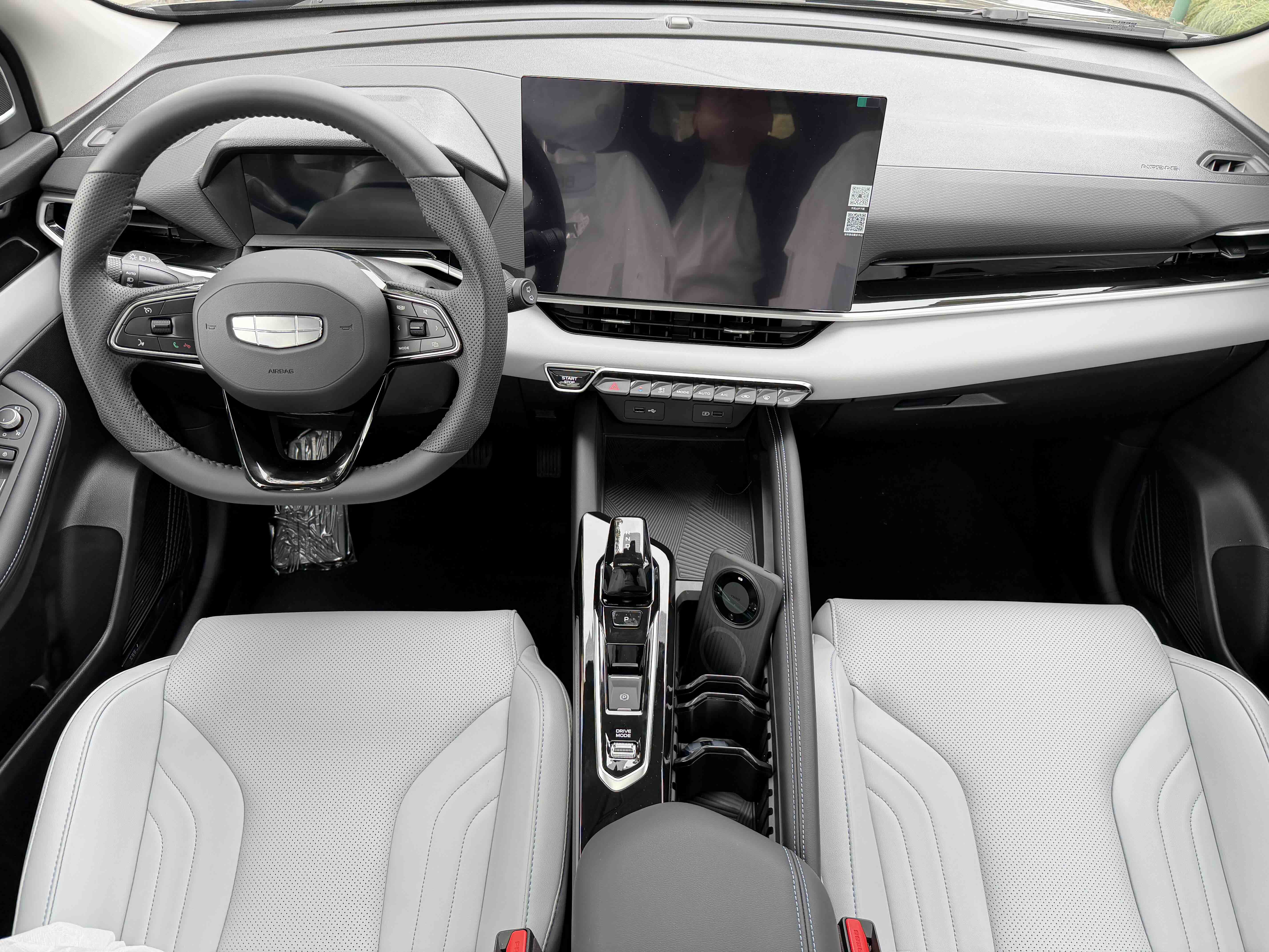 GEELY Coolray 2026 #11 GEELY Coolray 2026 immagine di auto #11