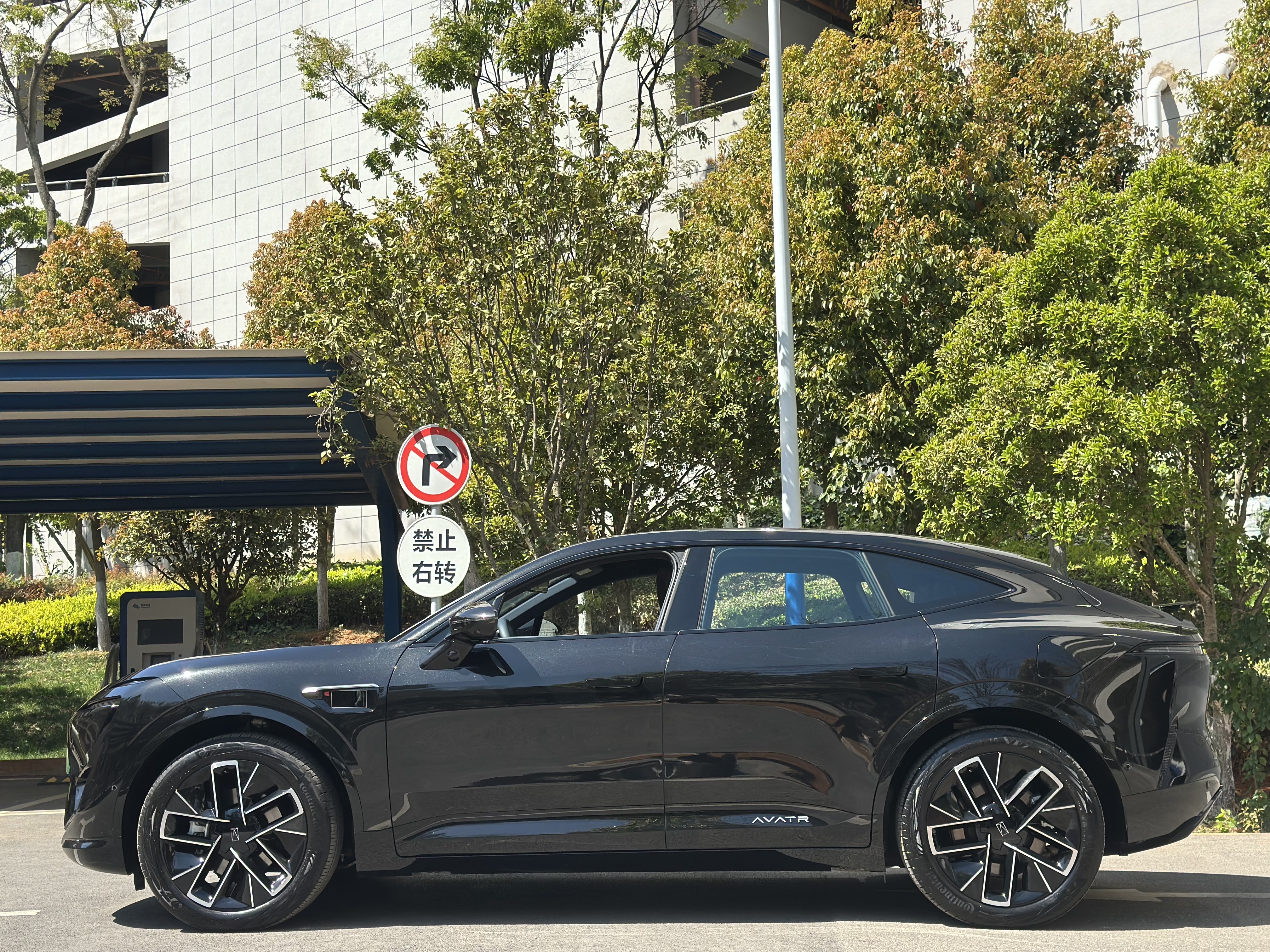 Avatr 11 2025 imagem de carro #11