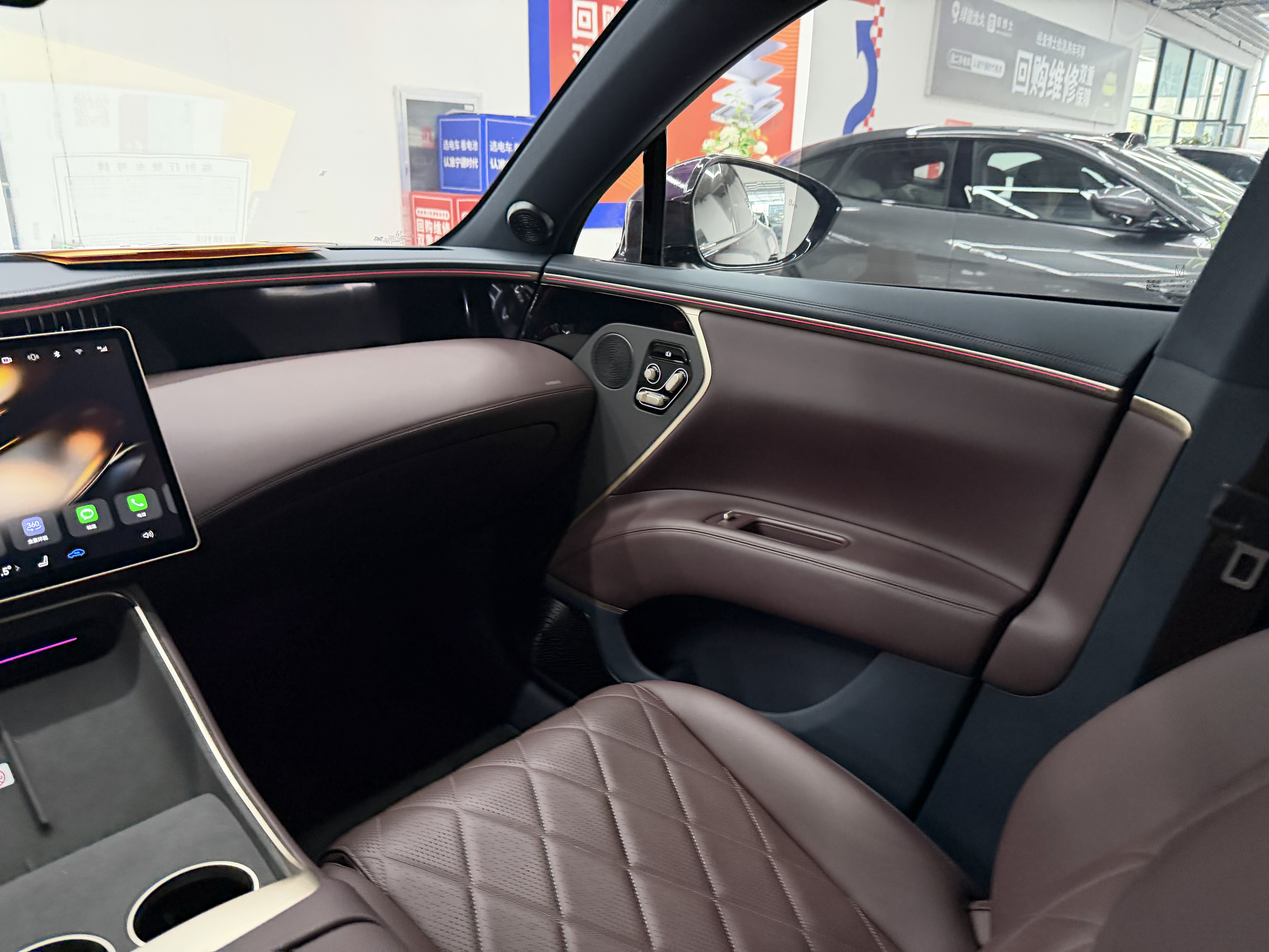 Avatr 11 2025 car image #11