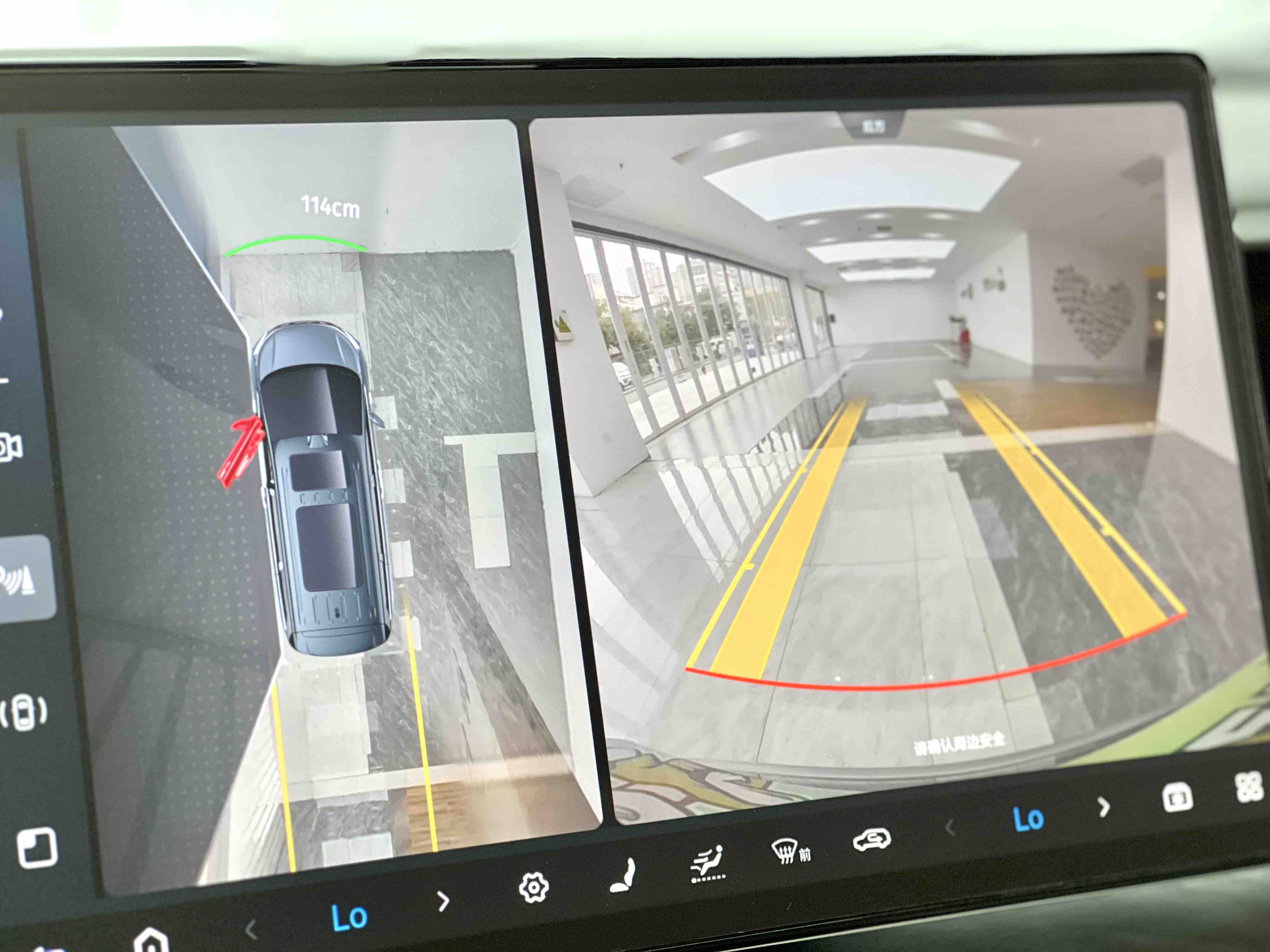 Denza D9 2025 car image #11