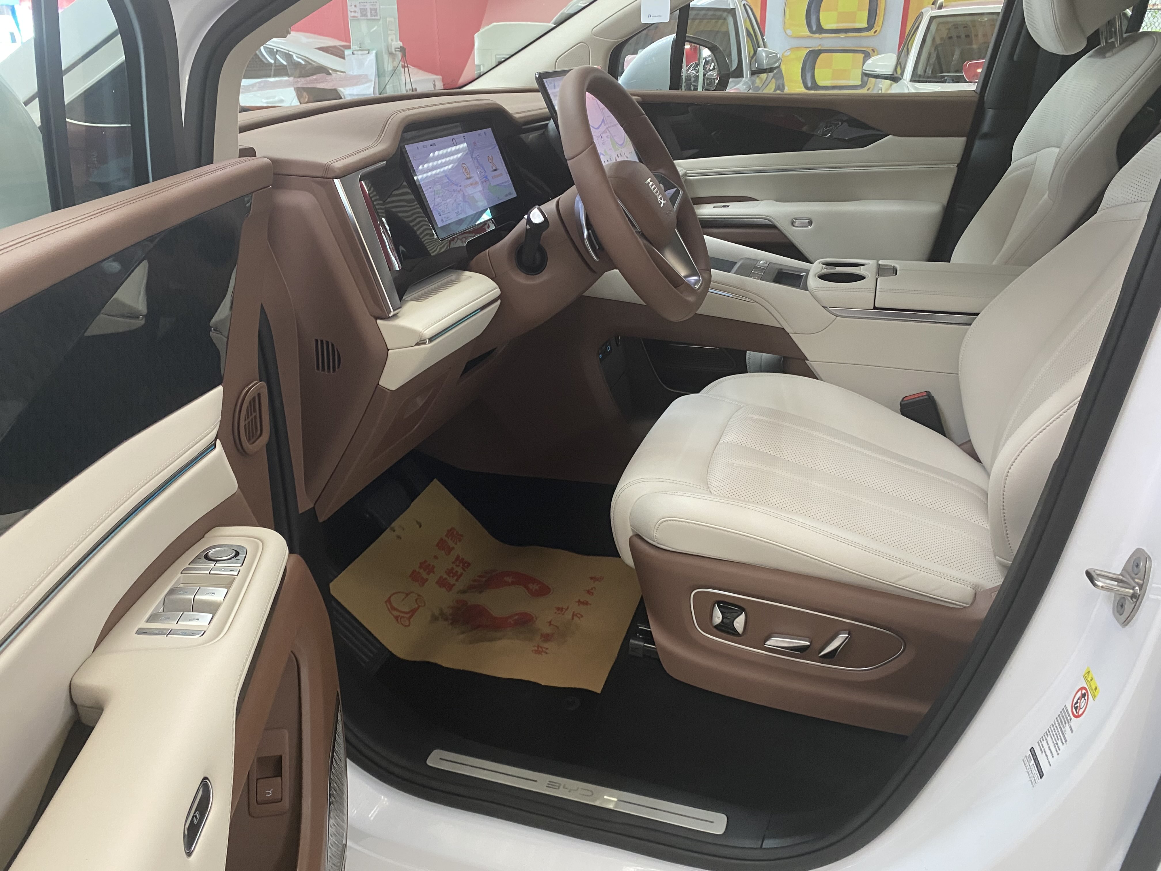 BYD Xia 2025 car image #11
