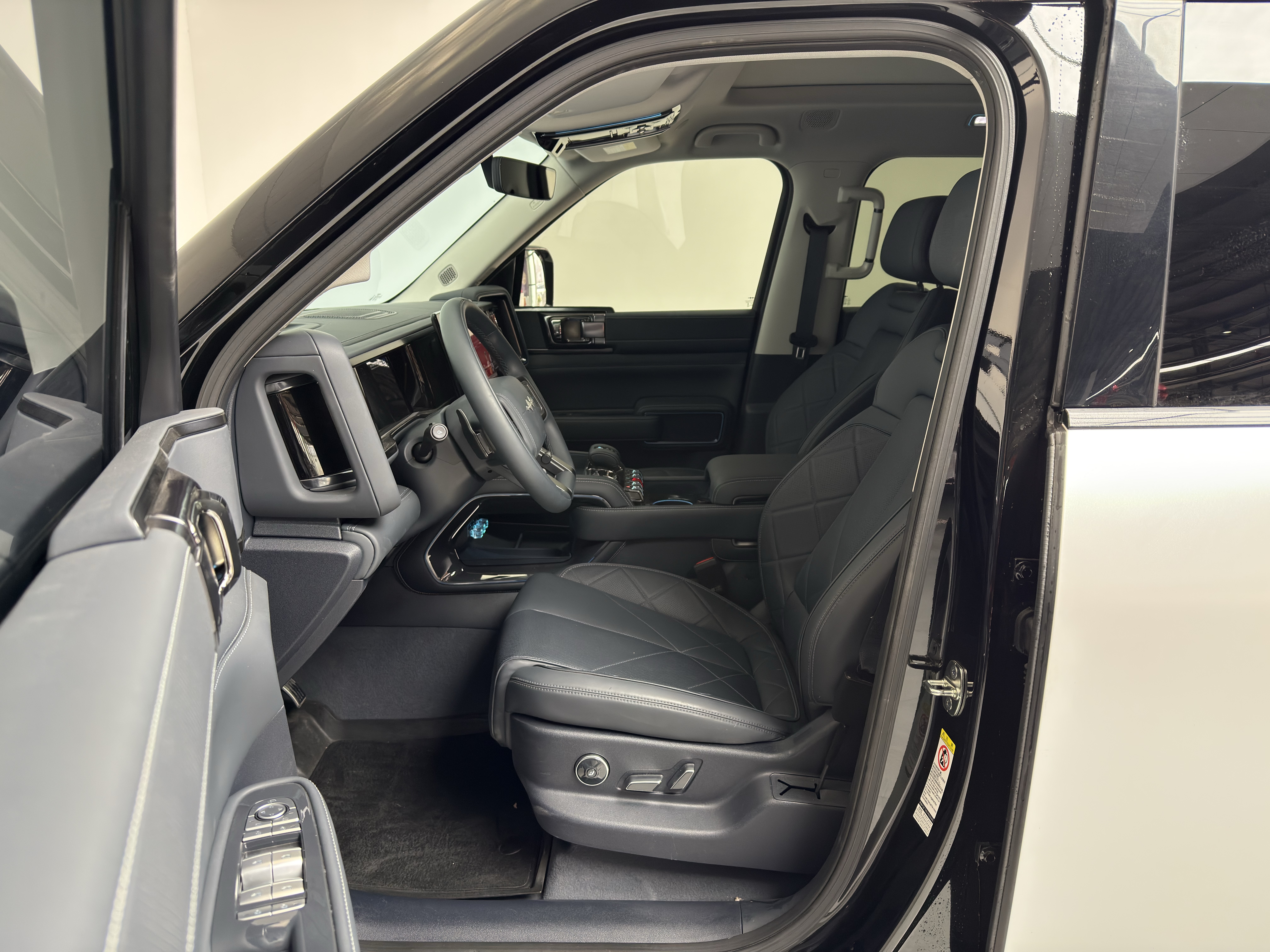 FangChengBao Leopard 5 2025 car image #11