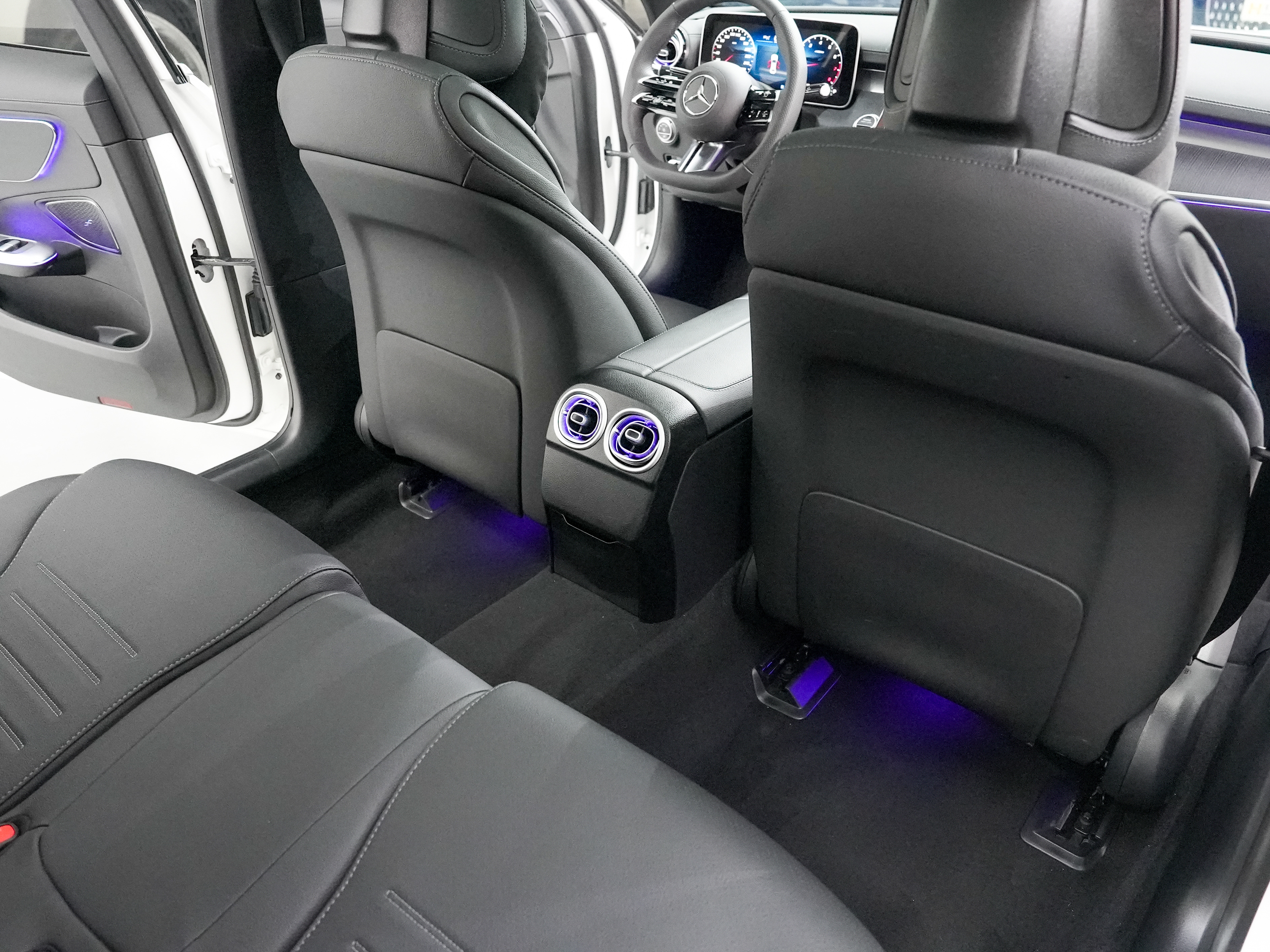 Mercedes-Benz C Class 2025 صورة سيارة #11