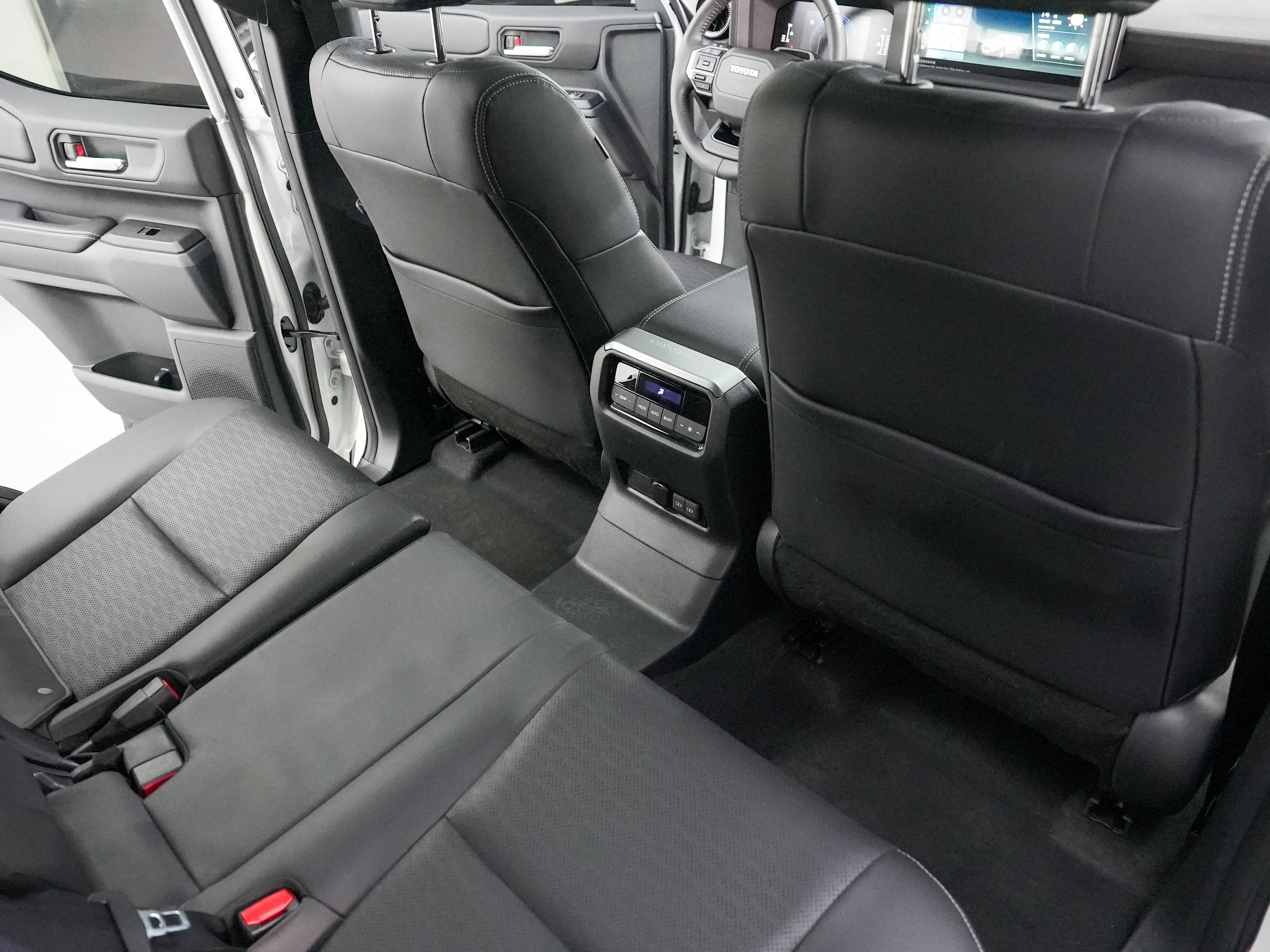 Toyota Land Cruiser Prado 2025 #11 Toyota Land Cruiser Prado 2025 car image #11