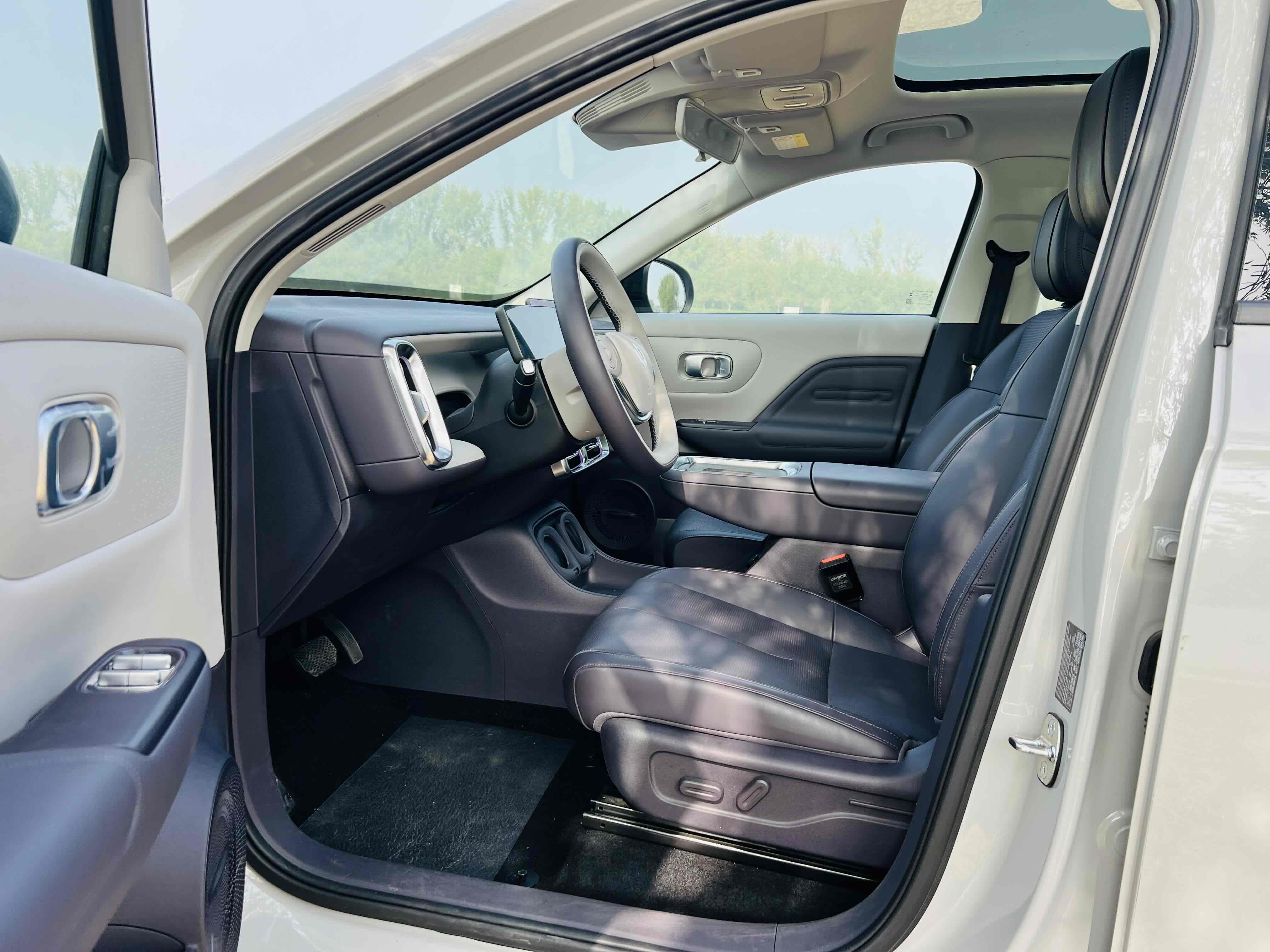 零跑汽车 零跑B10 2025 汽车图片 #11