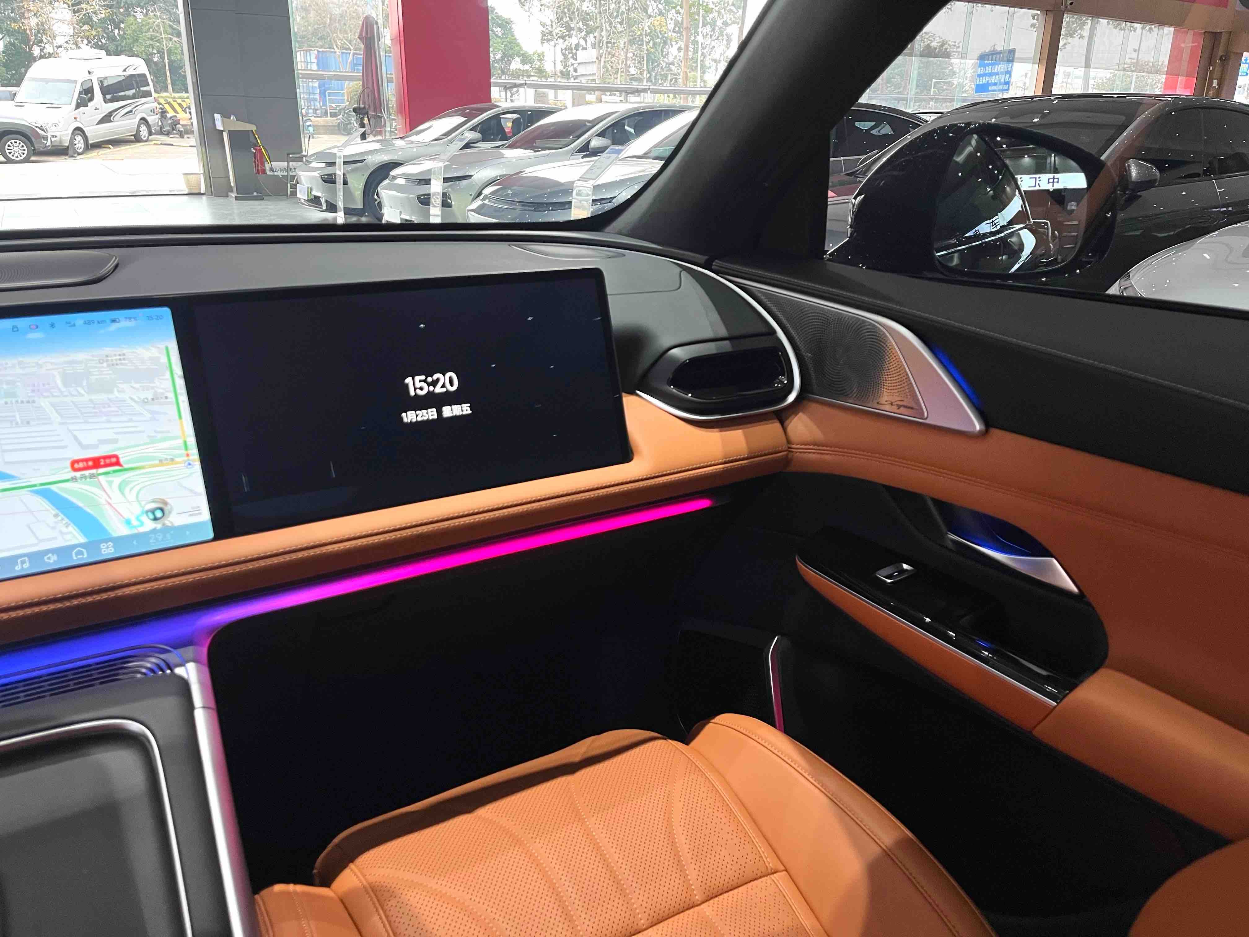 Xpeng G9 2025 صورة سيارة #11