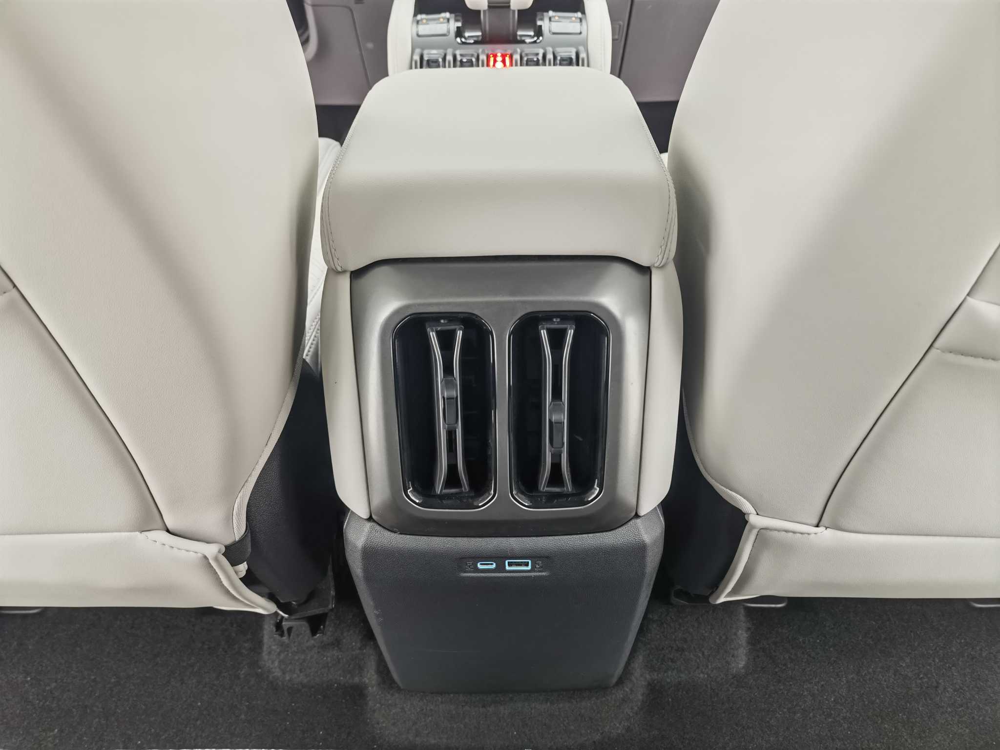 FangChengBao Tiger 3 2025 car image #11