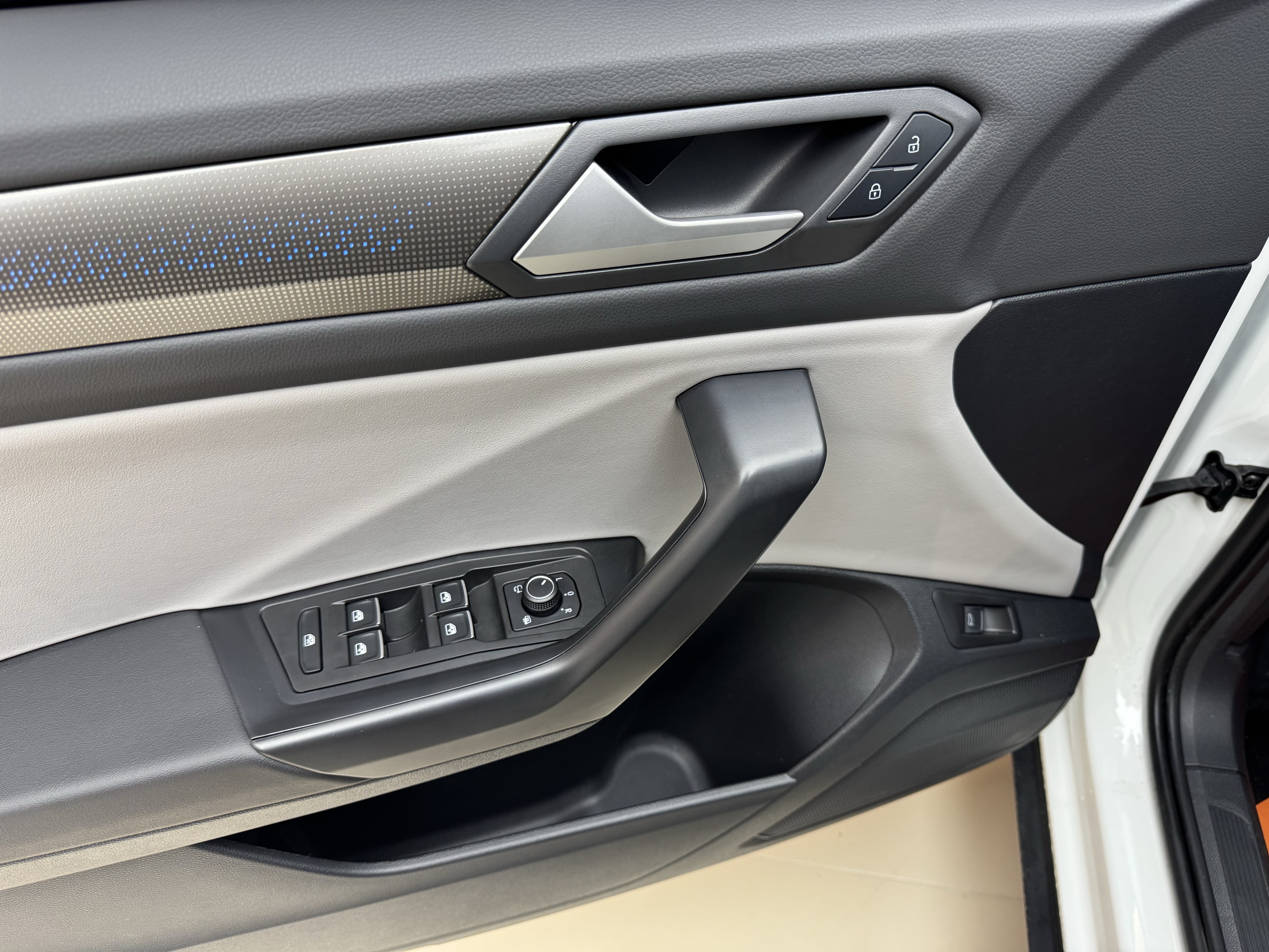 T-Roc 2025 car image #11