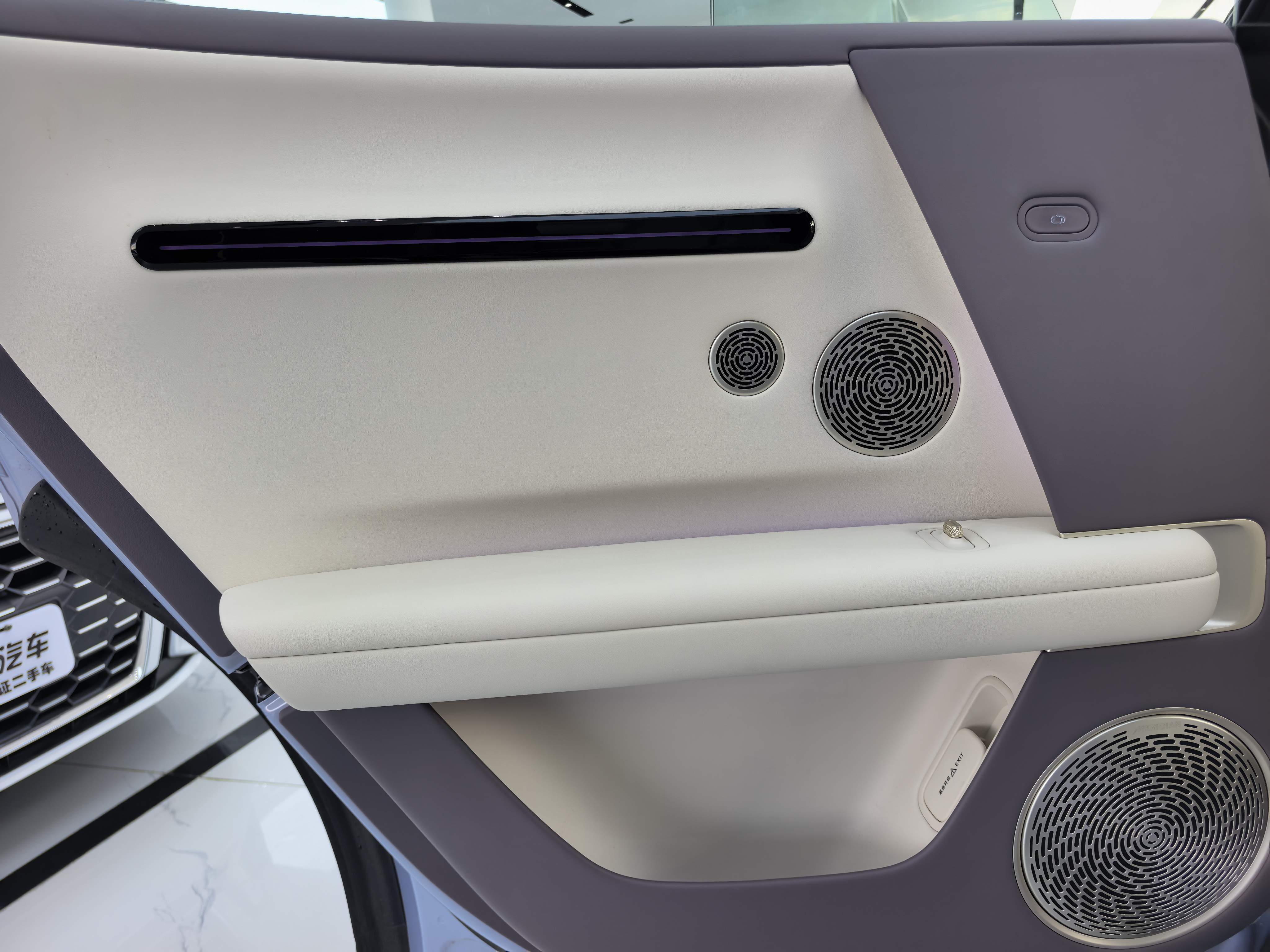 Avatr 06 2025 car image #11