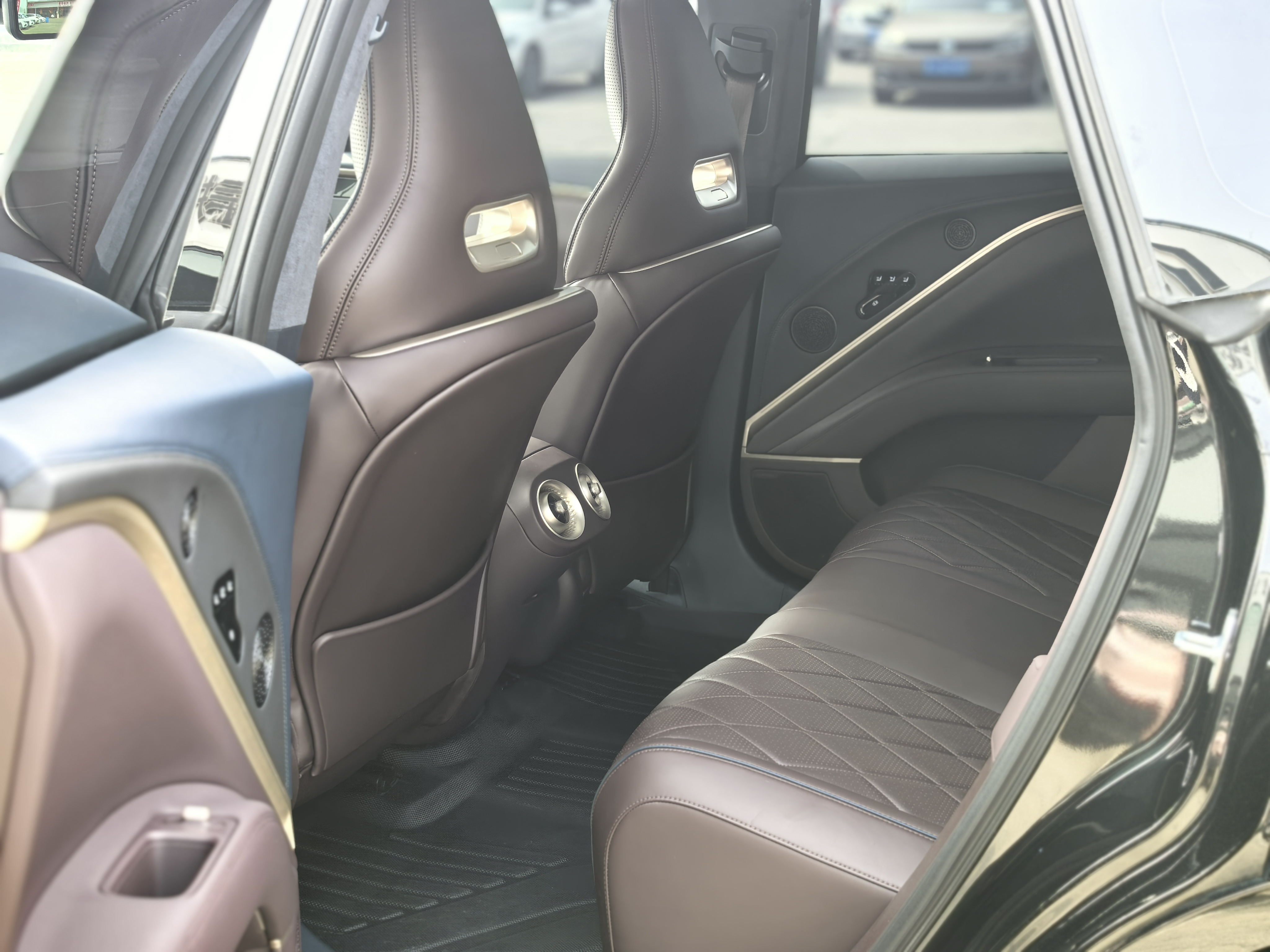 阿维塔 阿维塔11 2025 汽车图片 #11