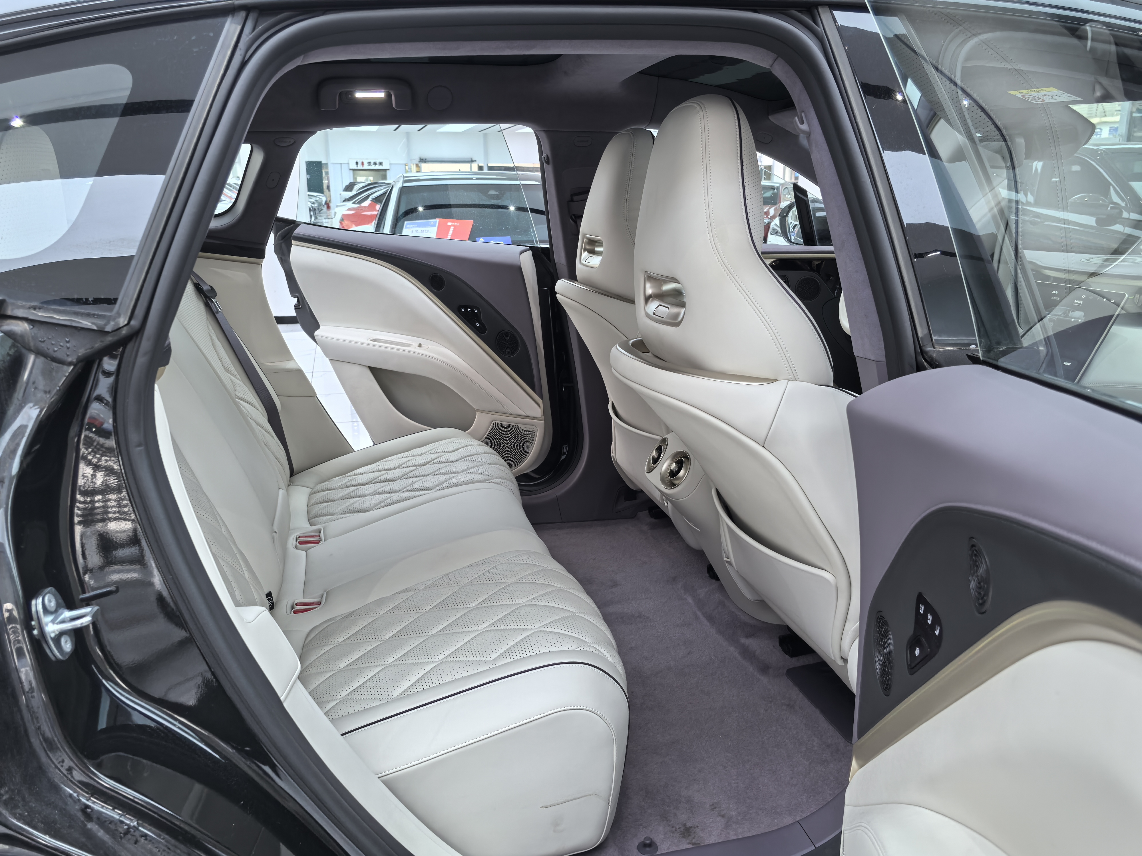 Avatr 11 2025 image de voiture #11