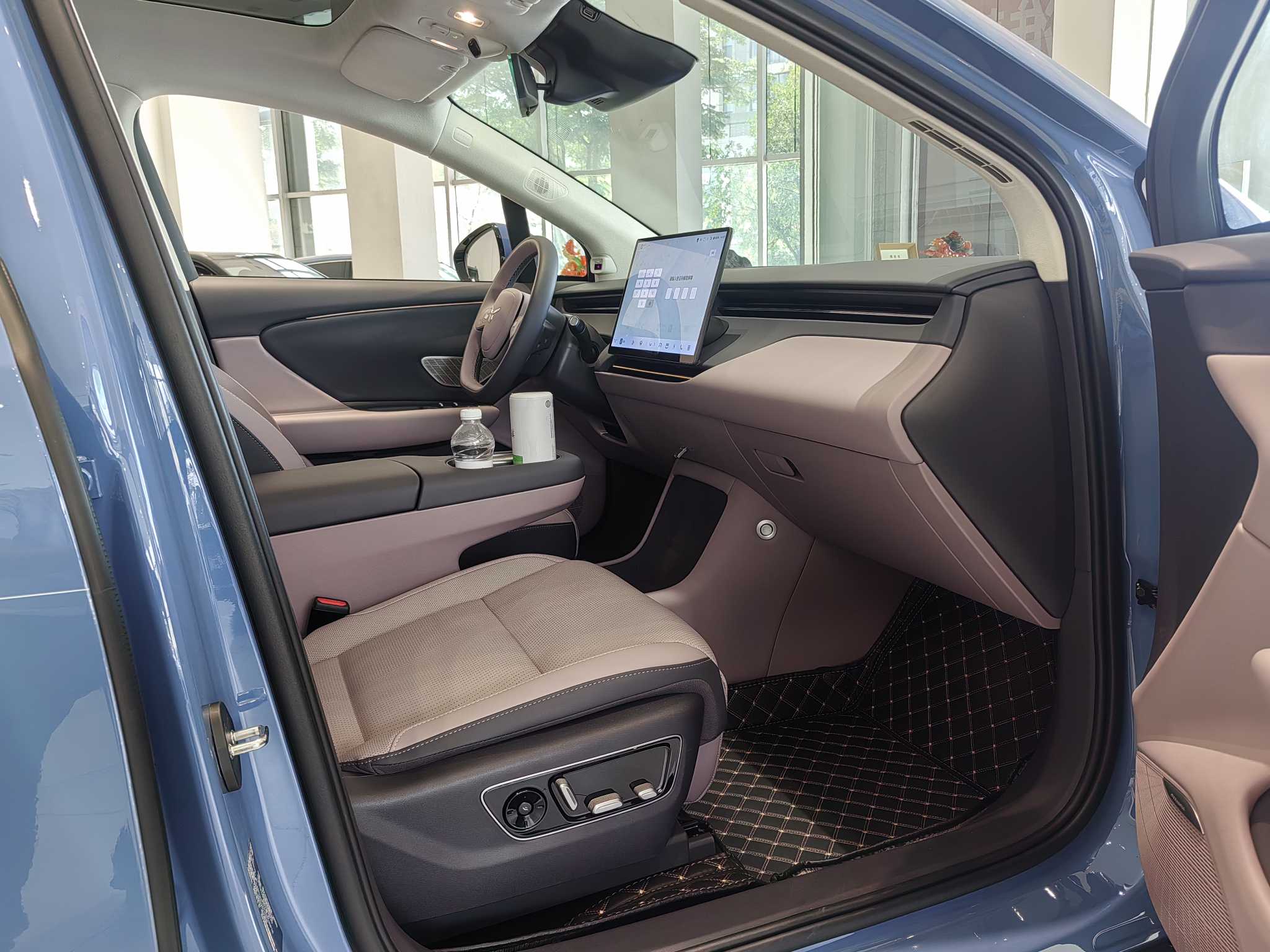 HongQi TianGong 06 2025 #11 HongQi TianGong 06 2025 car image #11